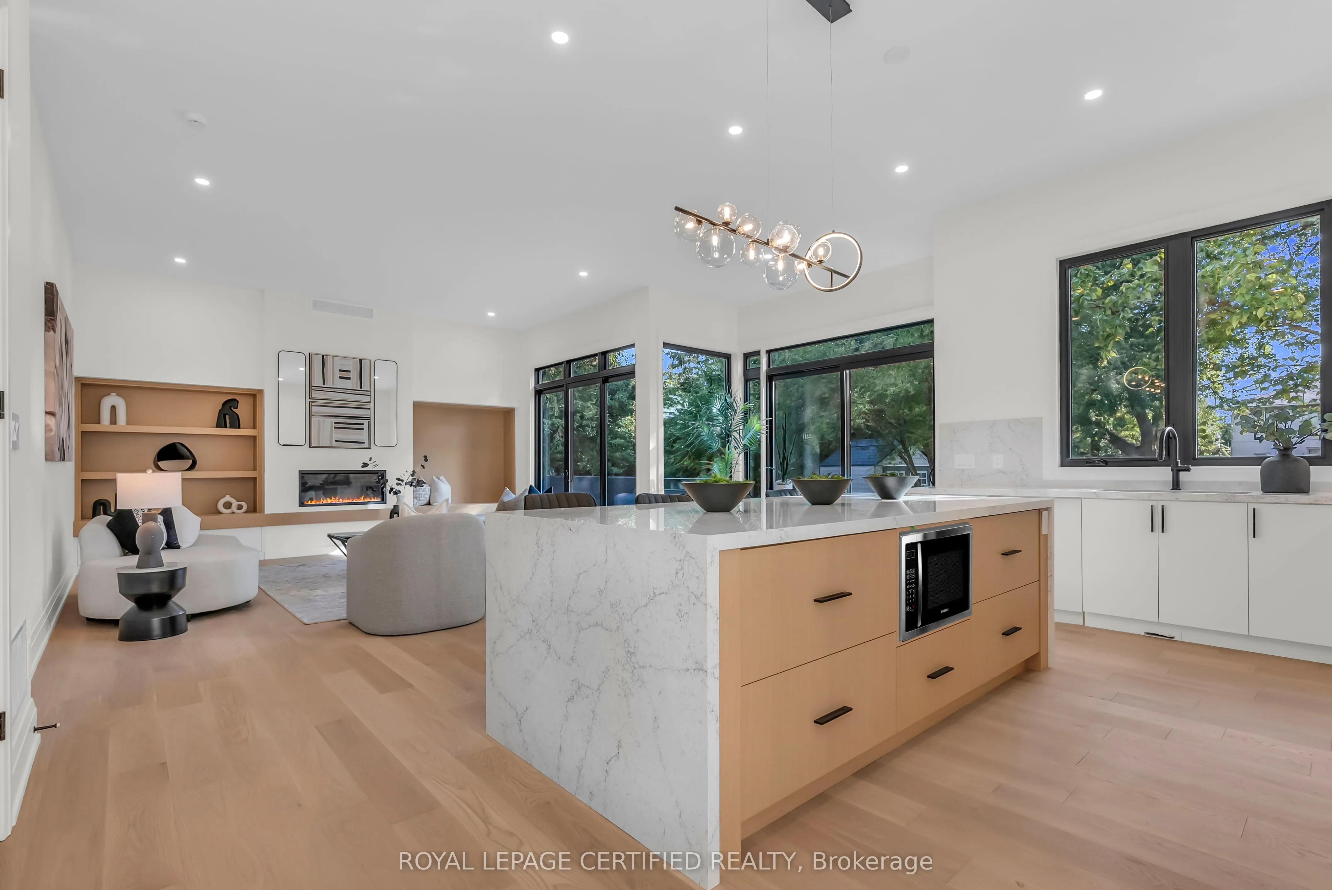 1316 Mineola Gardens