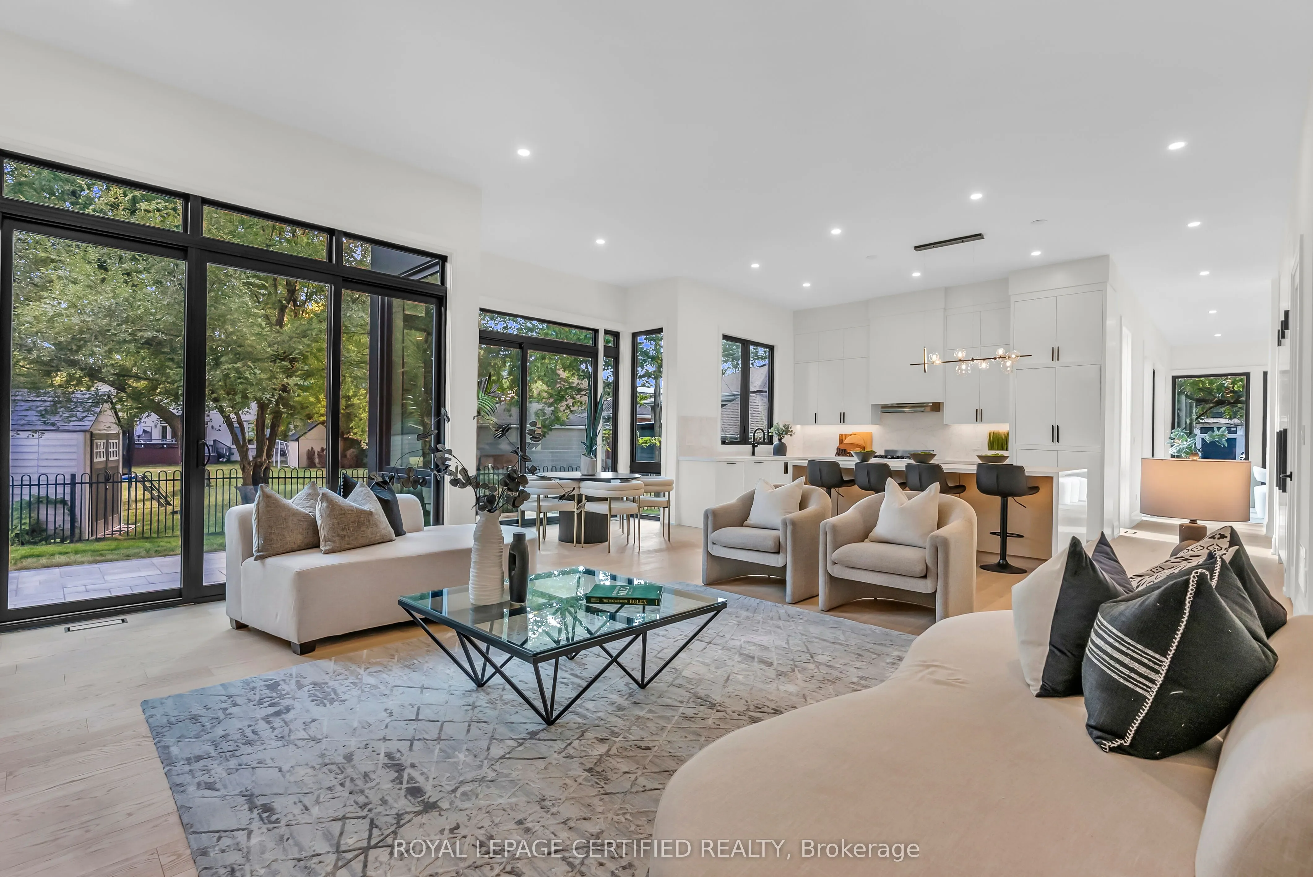 1316 Mineola Gardens