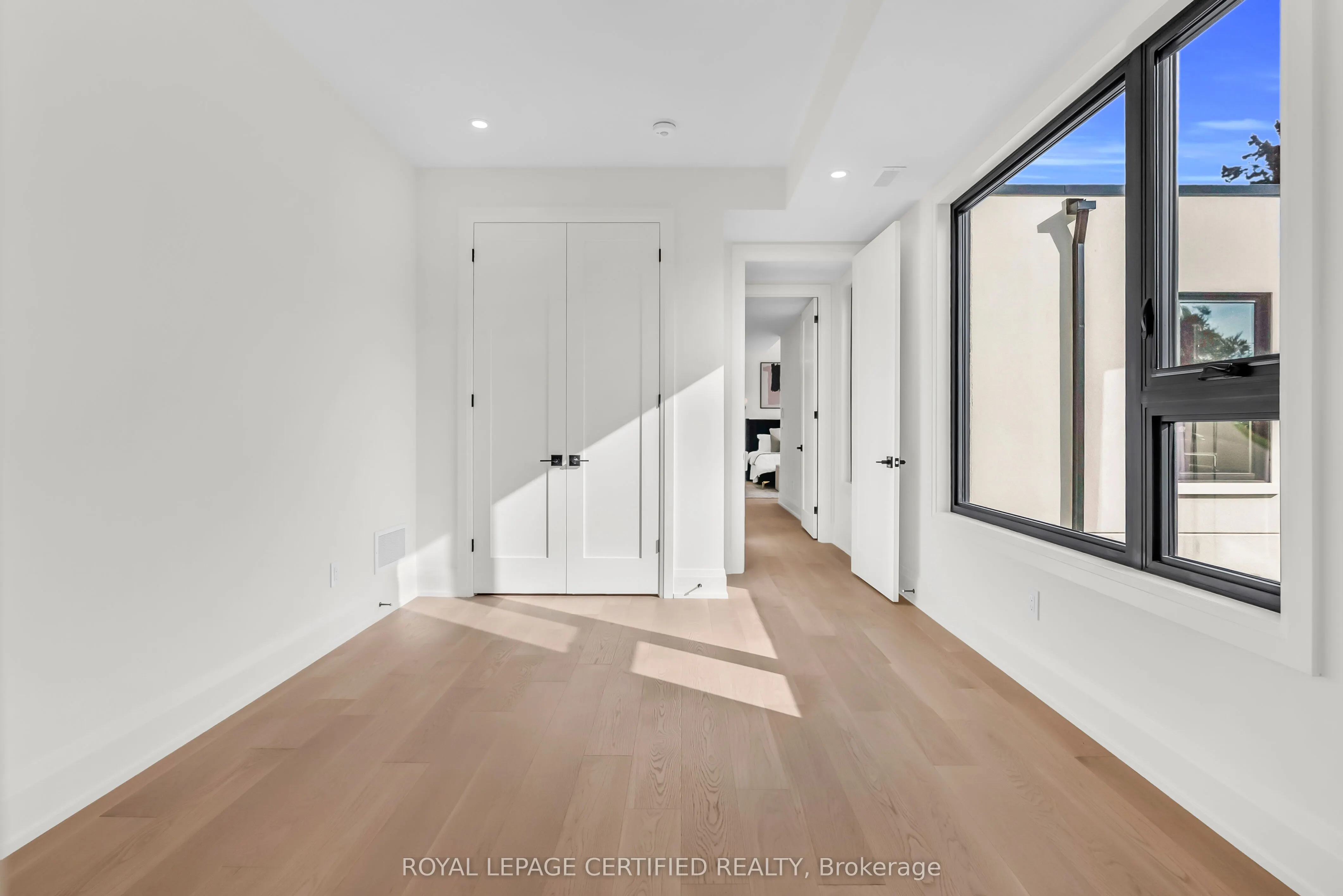 1316 Mineola Gardens