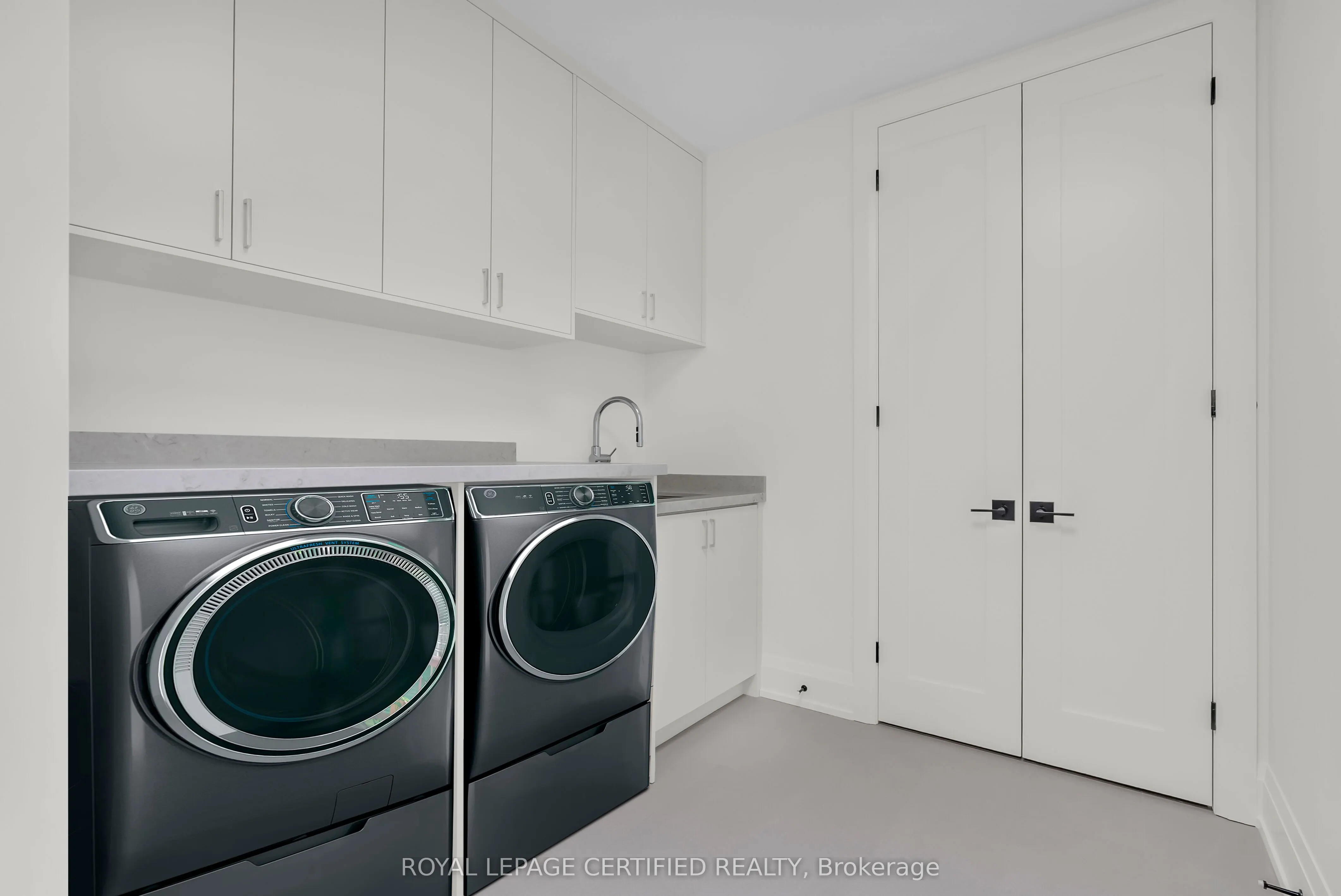 1316 Mineola Gardens