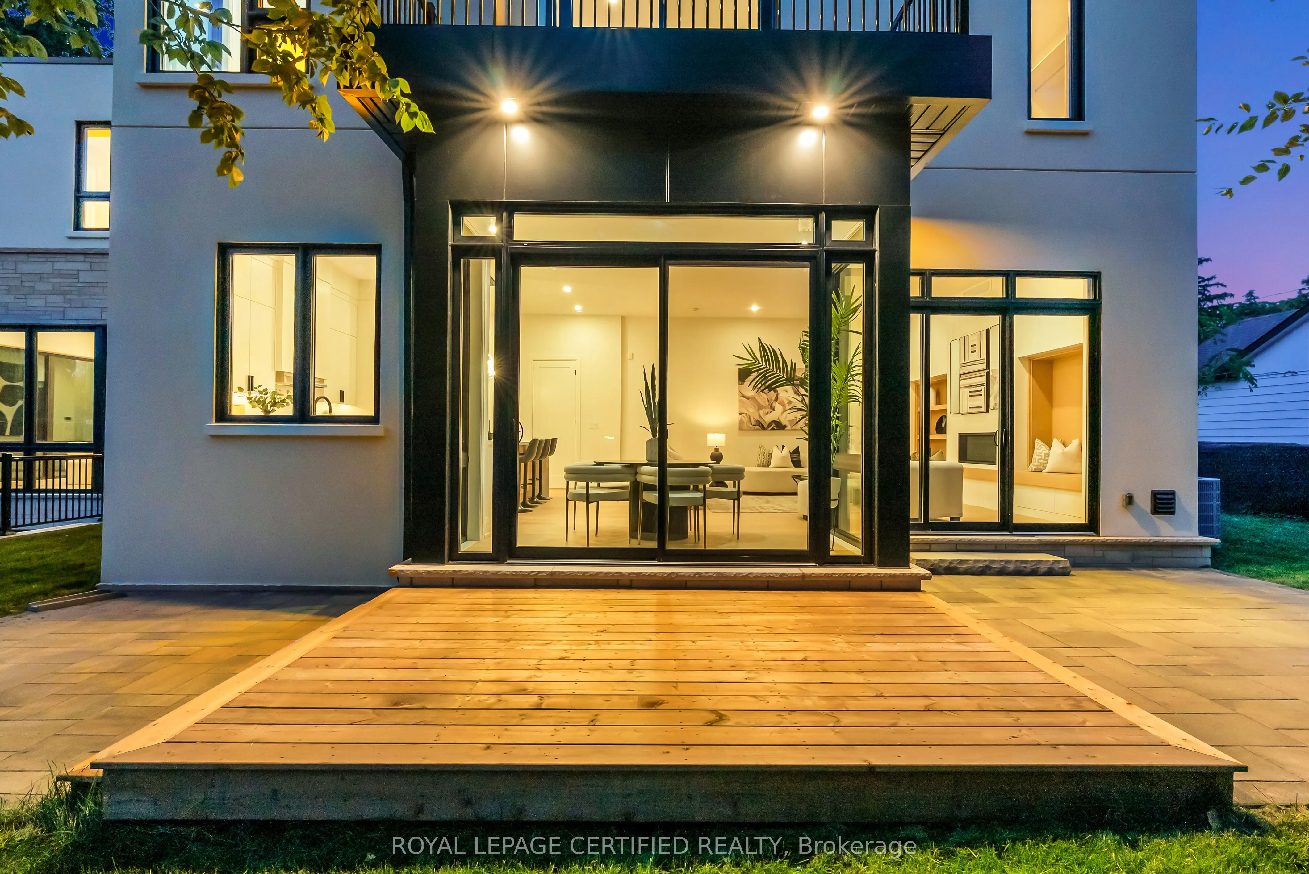 1316 Mineola Gardens