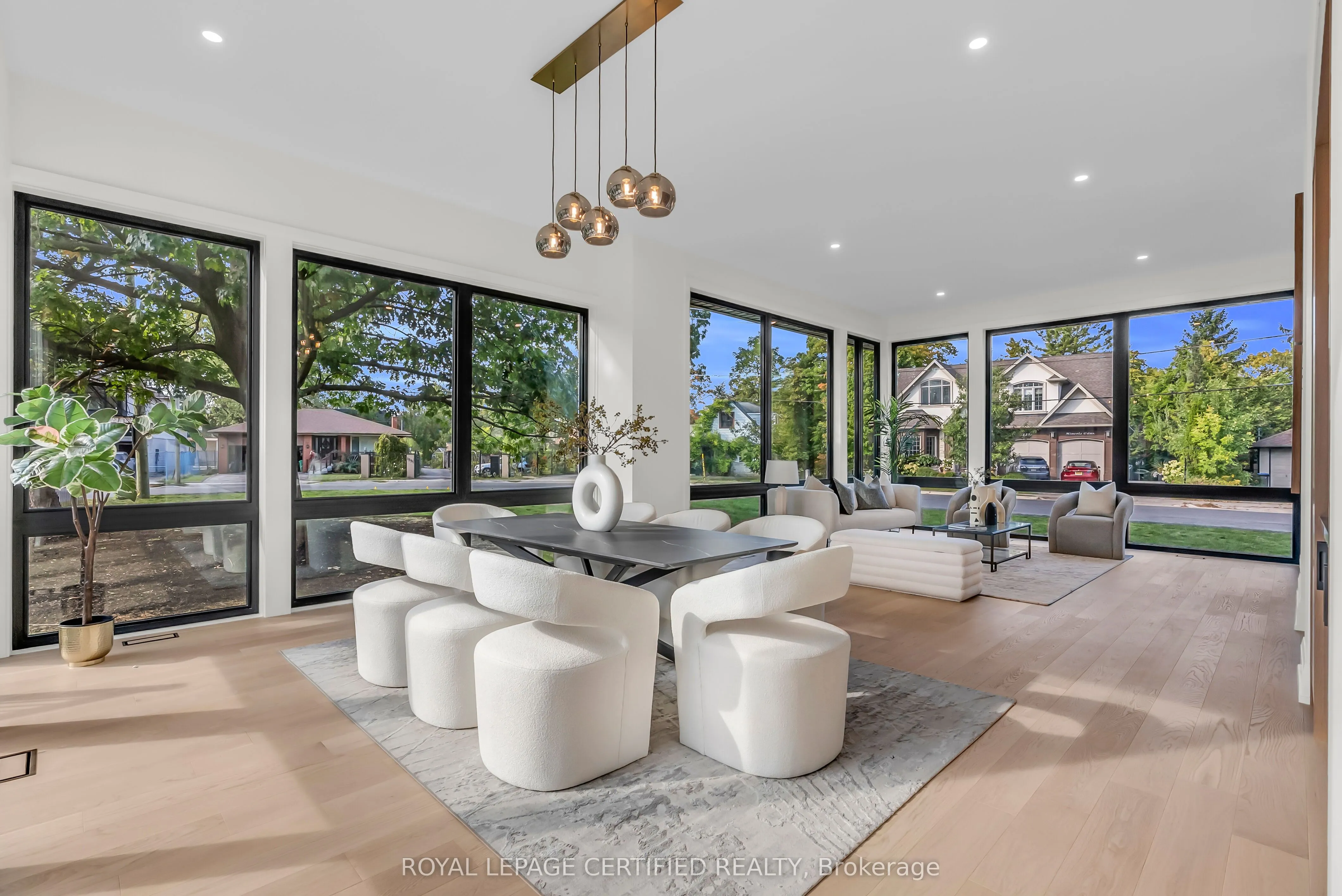 1316 Mineola Gardens