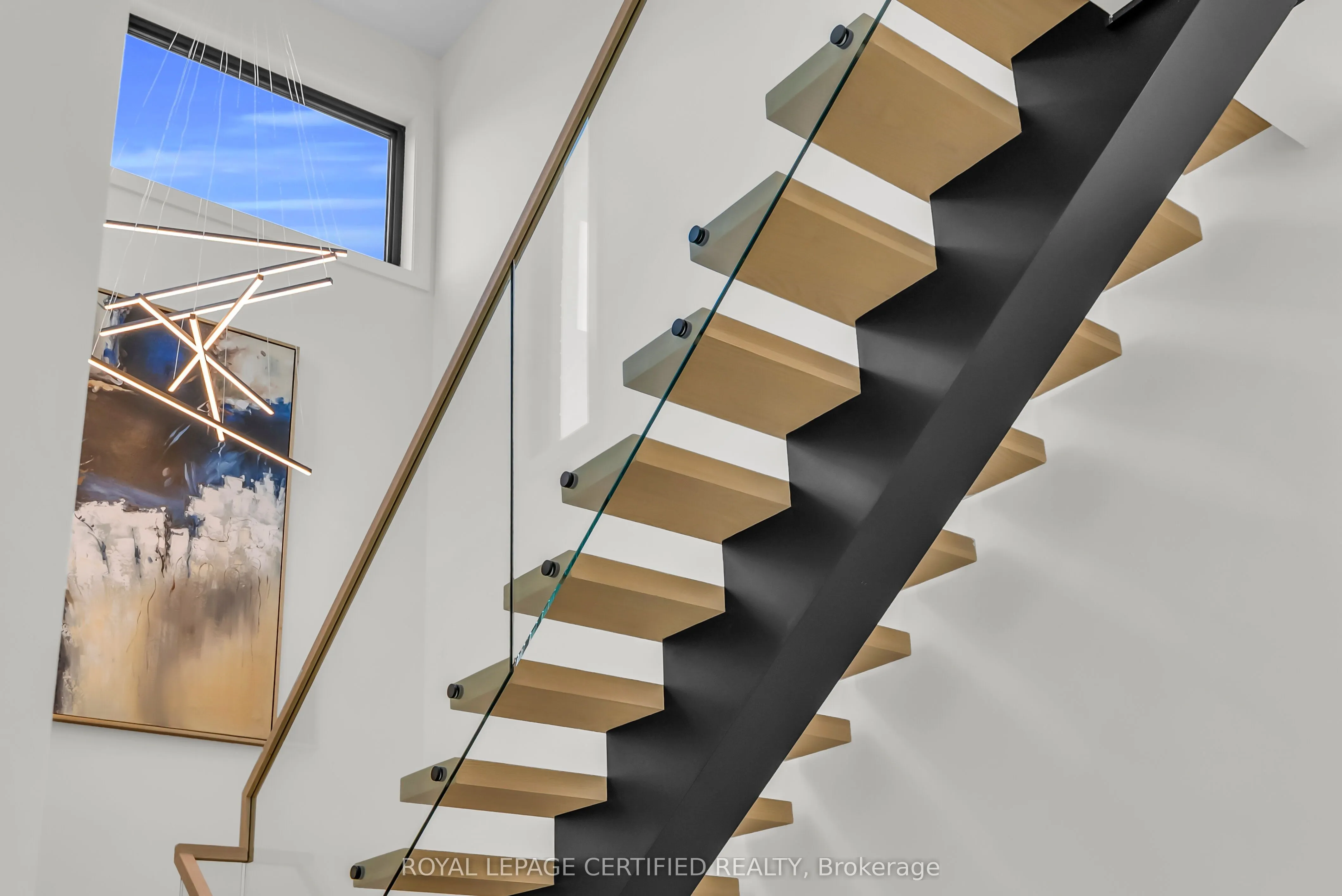 1316 Mineola Gardens