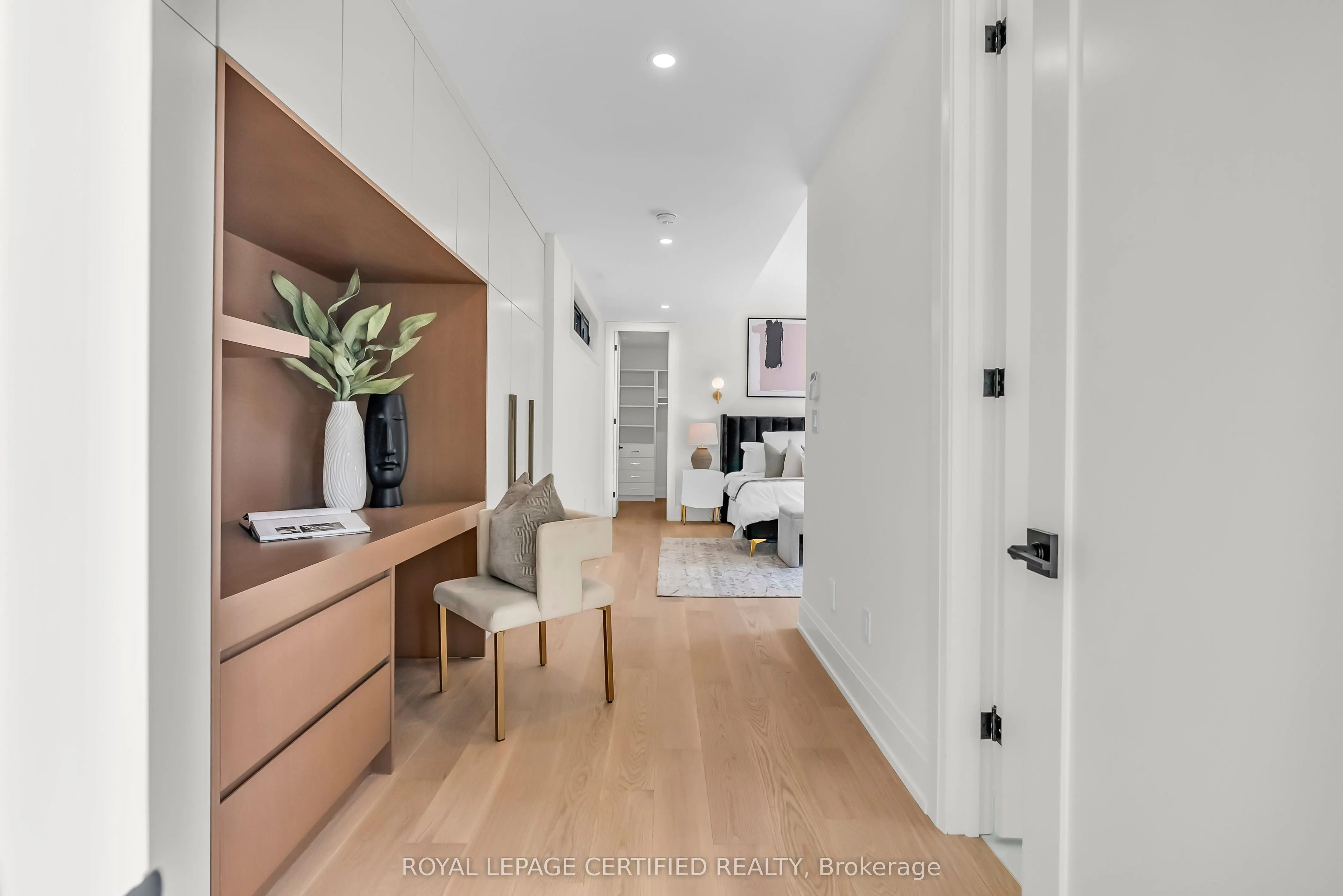 1316 Mineola Gardens