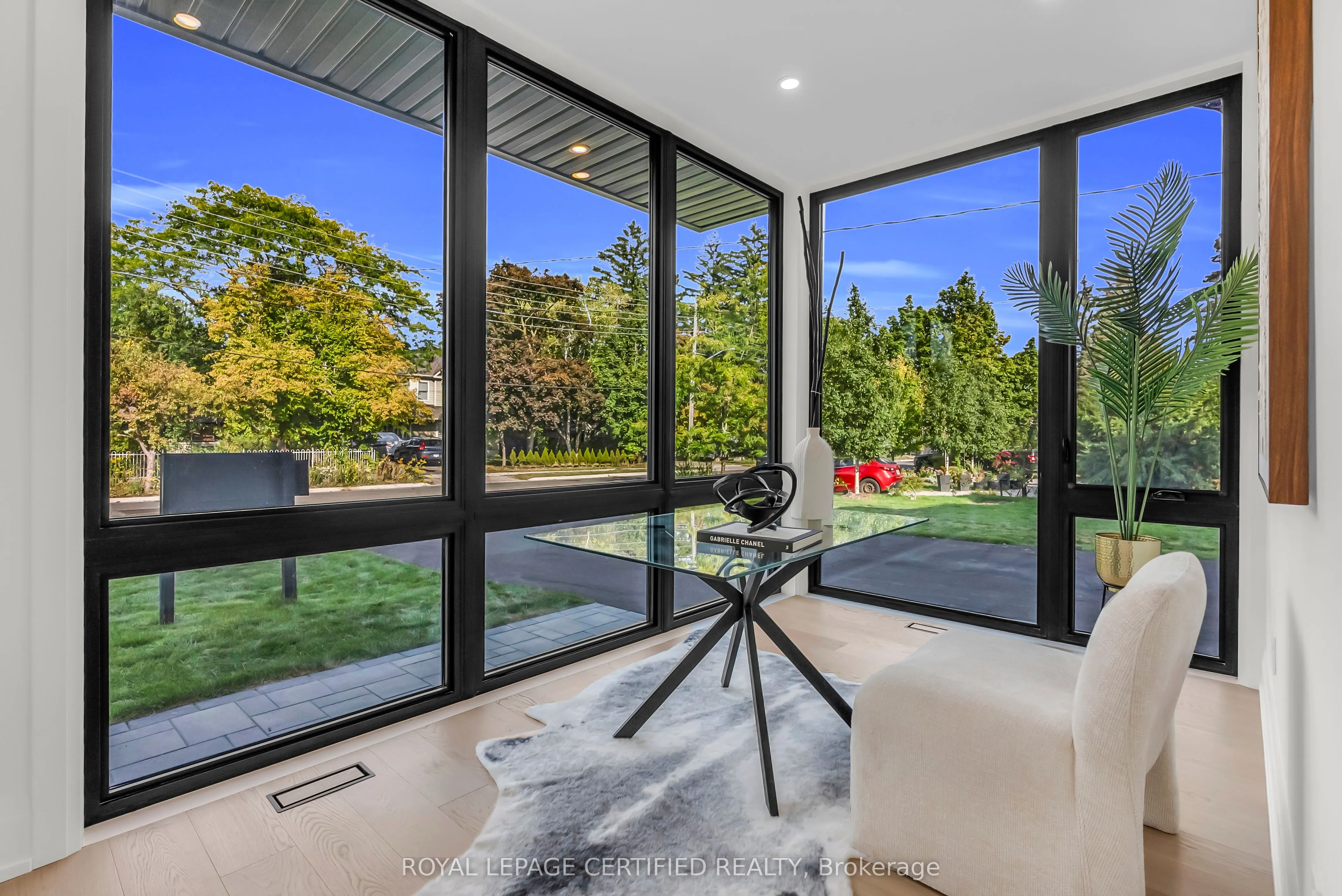 1316 Mineola Gardens