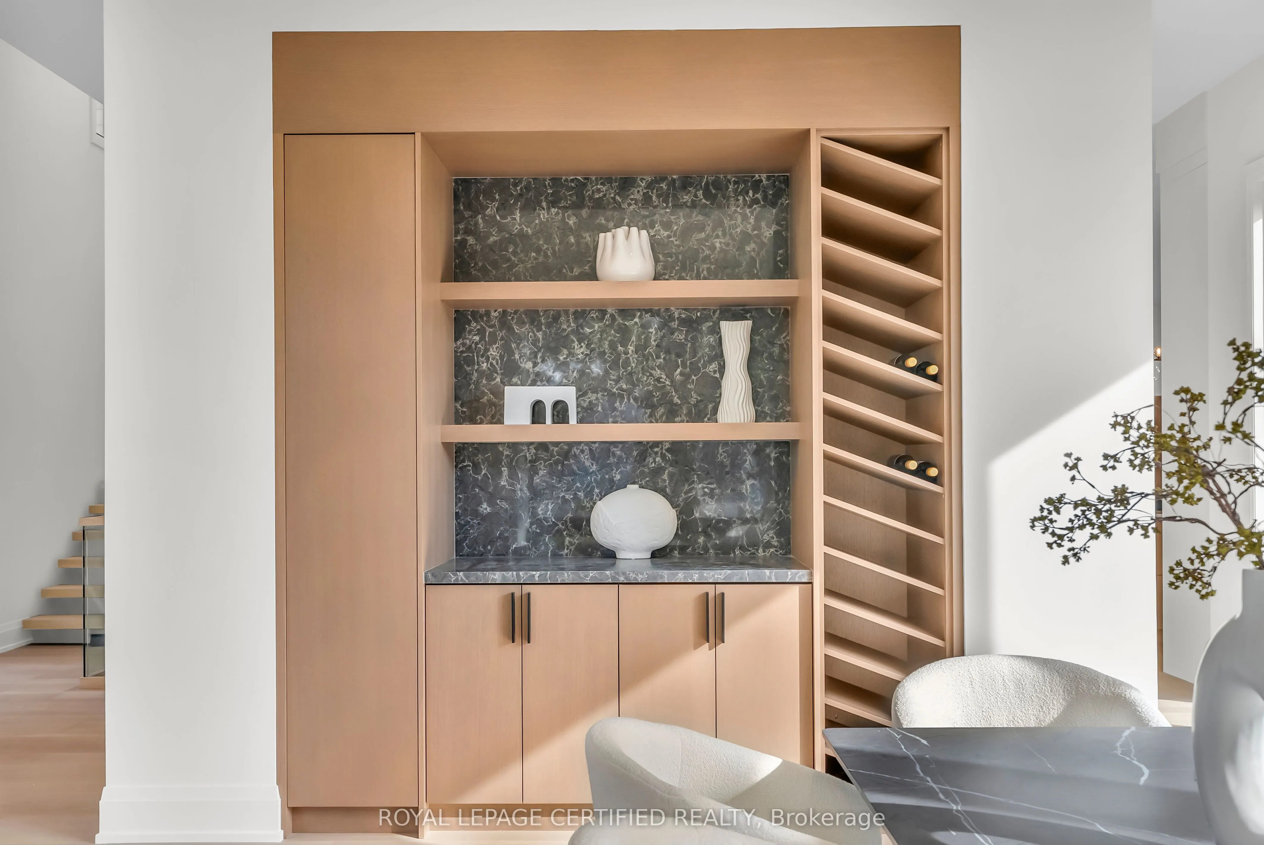 1316 Mineola Gardens