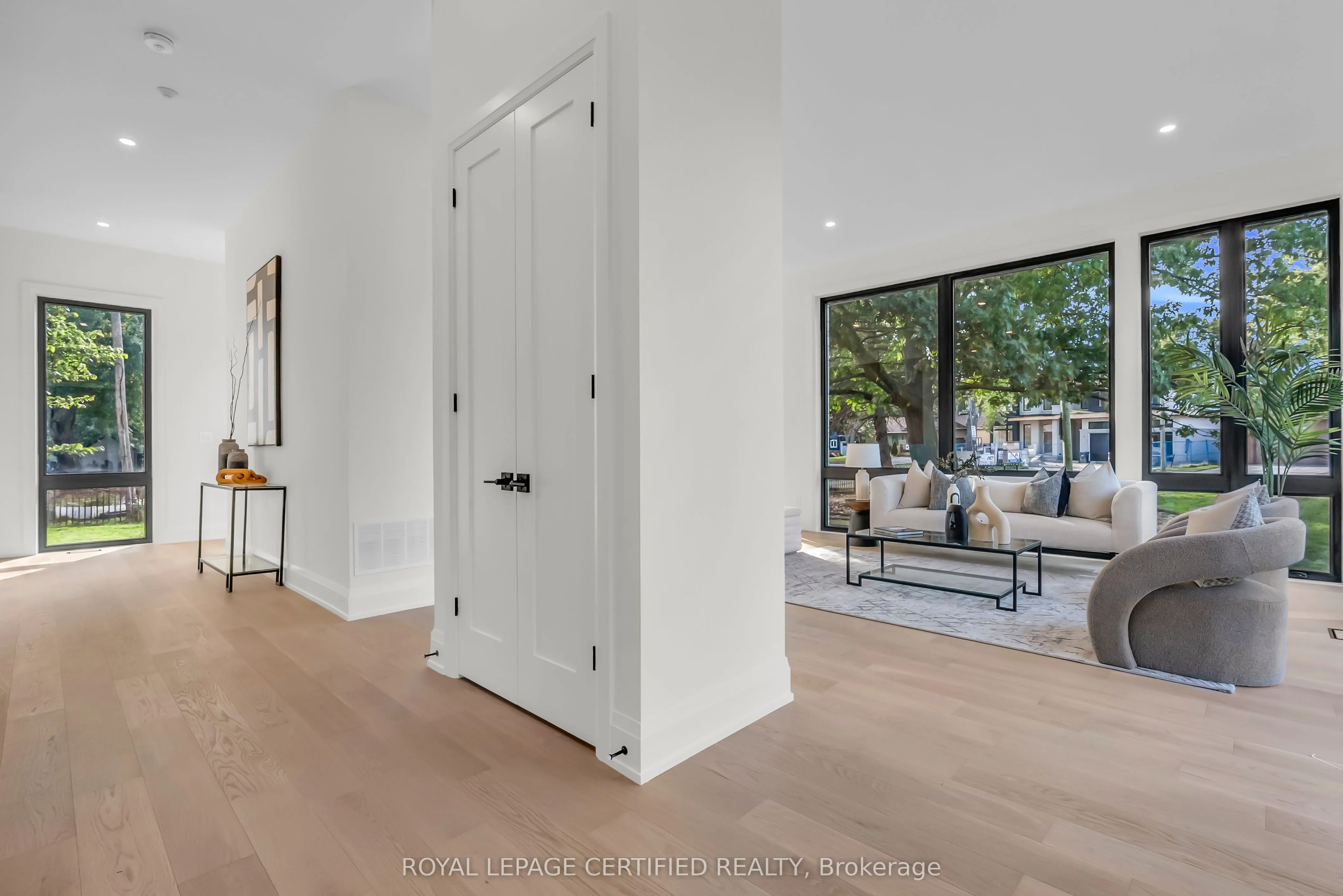 1316 Mineola Gardens