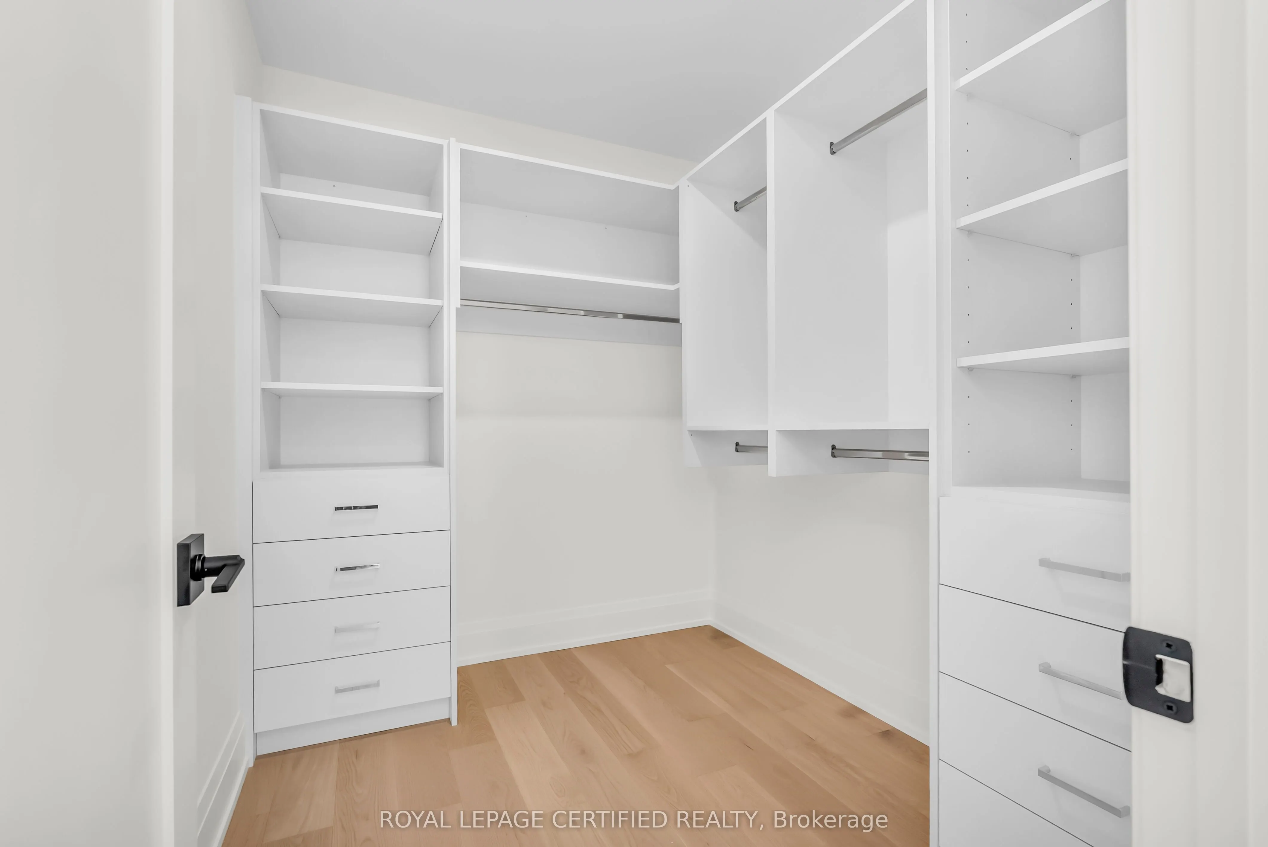 1316 Mineola Gardens