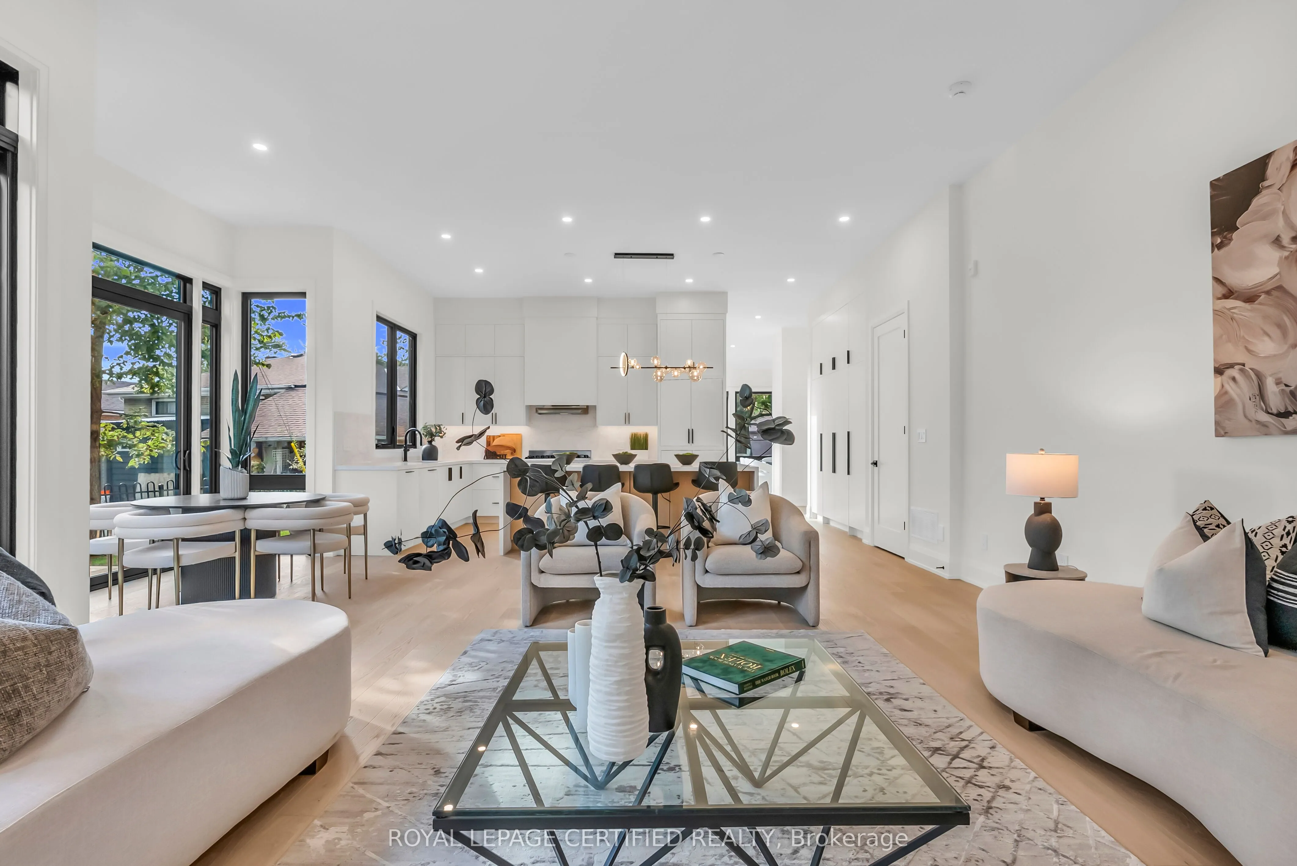 1316 Mineola Gardens