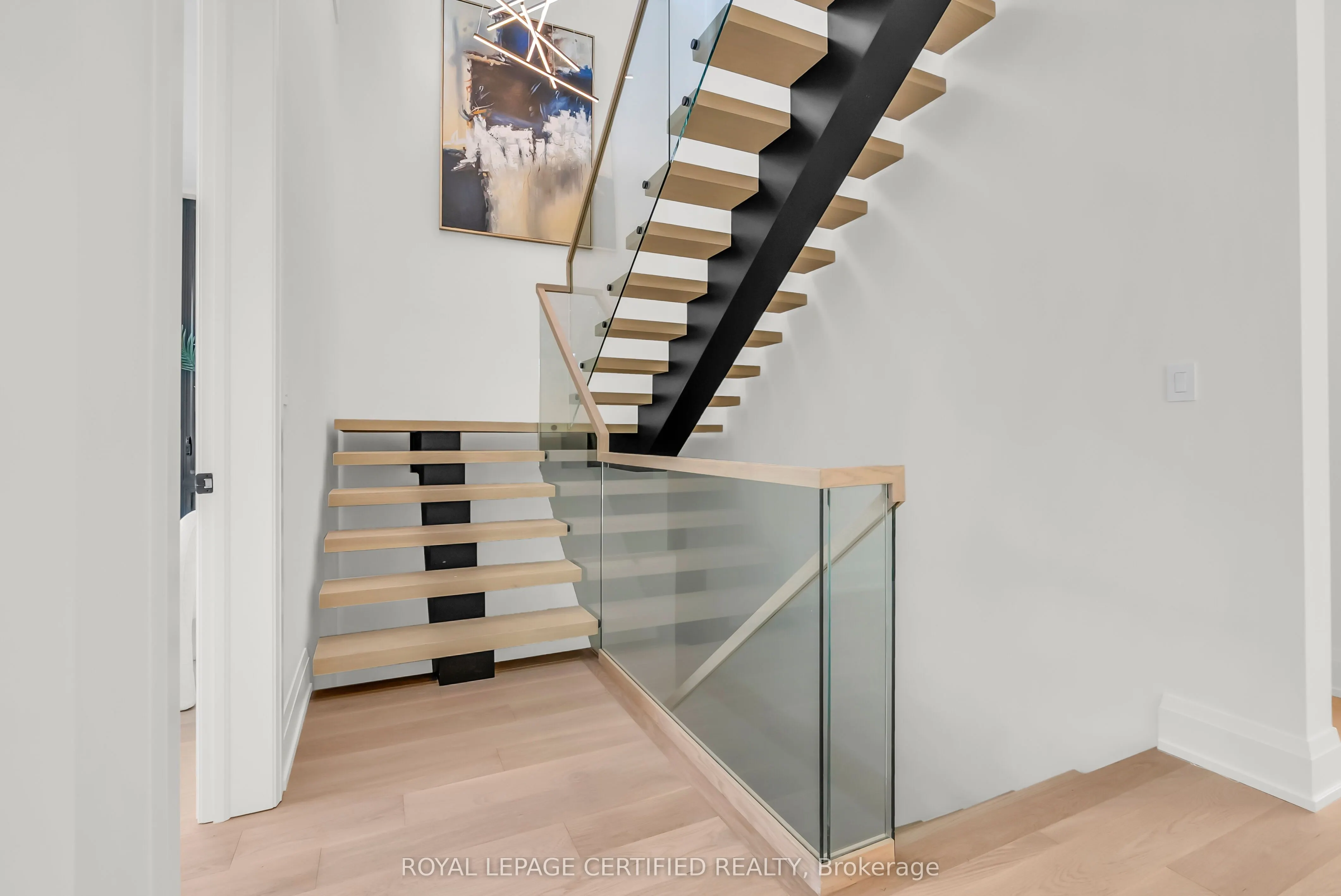 1316 Mineola Gardens