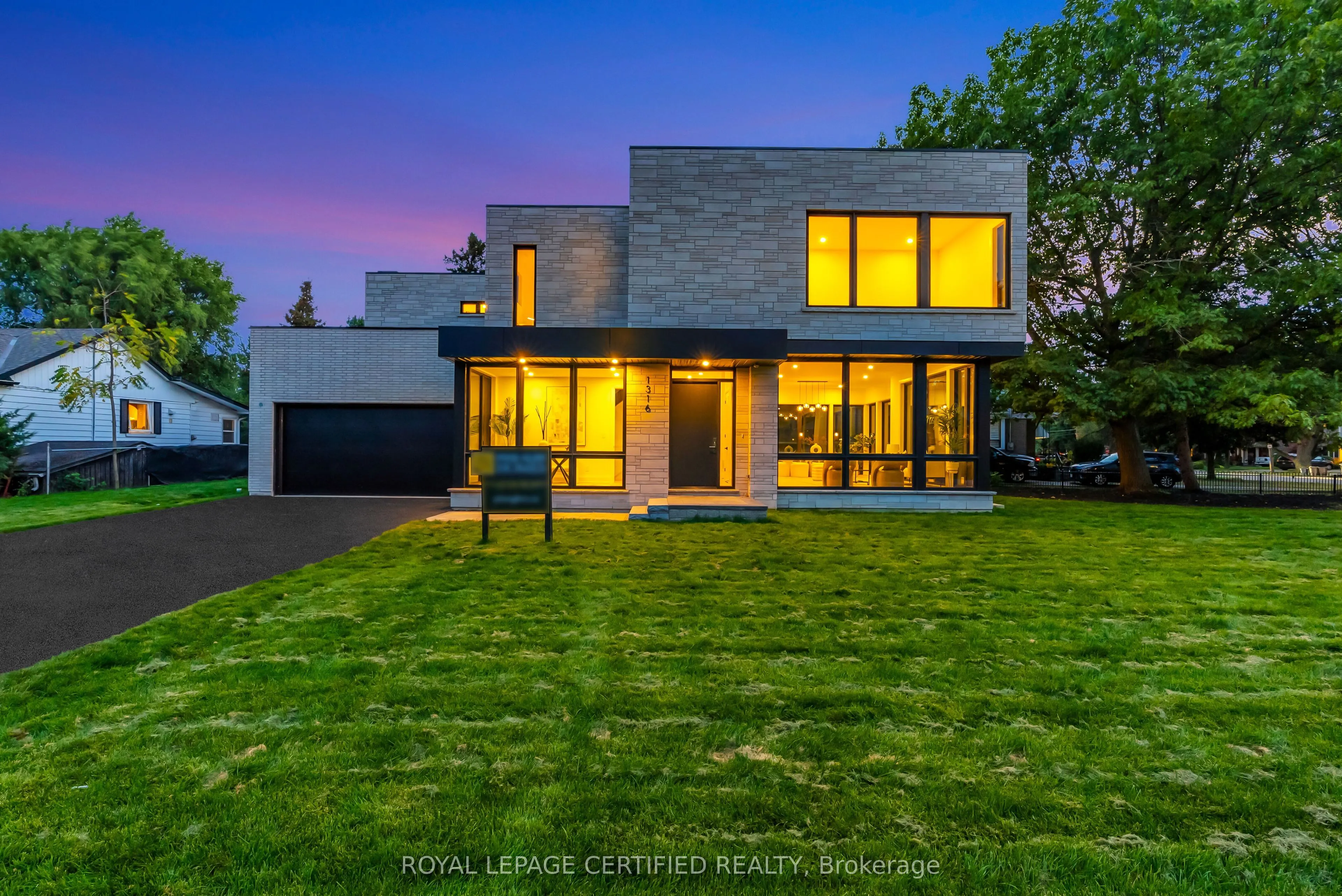 1316 Mineola Gardens