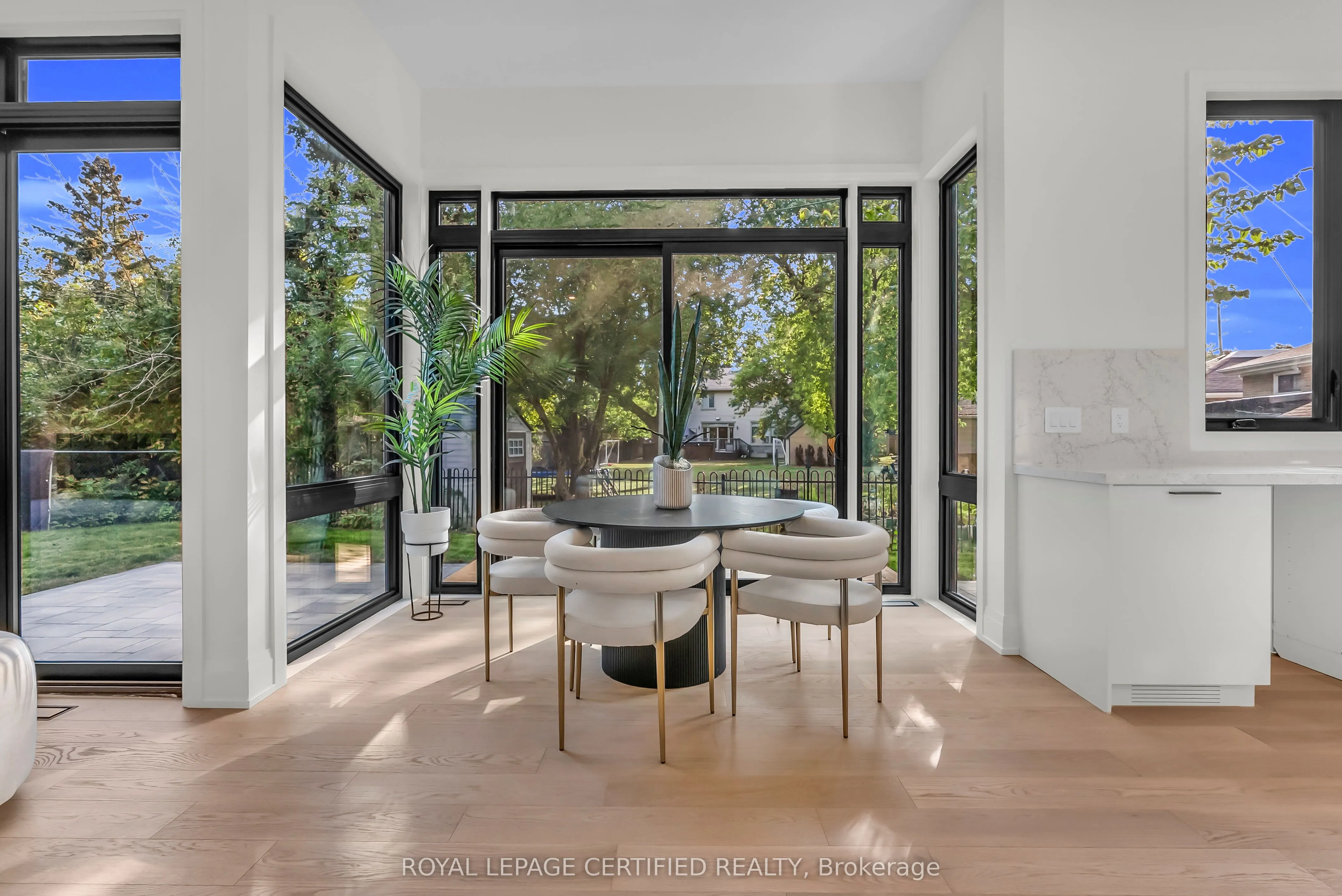 1316 Mineola Gardens