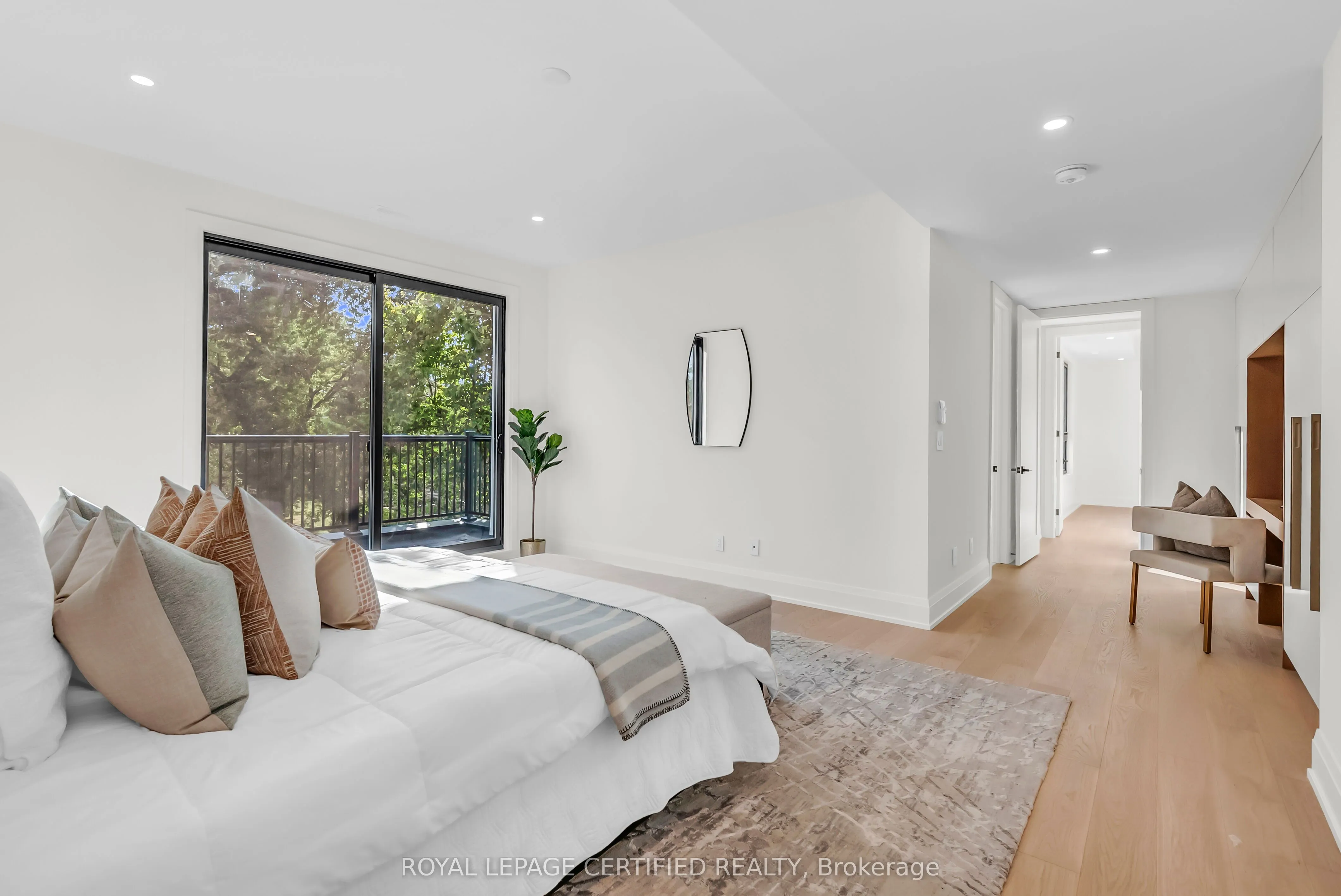 1316 Mineola Gardens