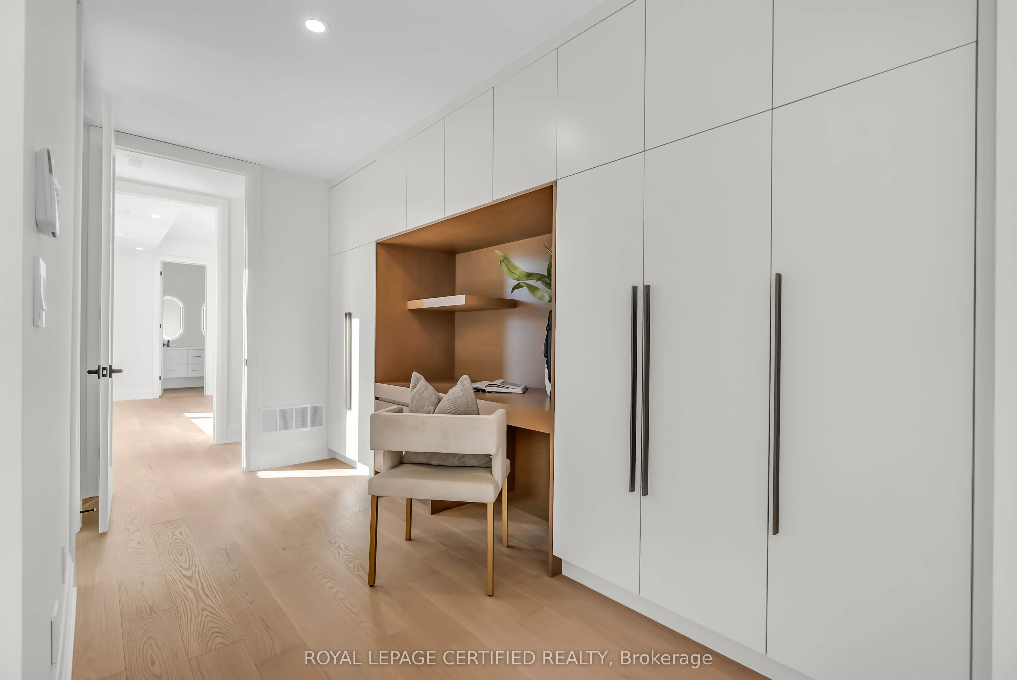 1316 Mineola Gardens