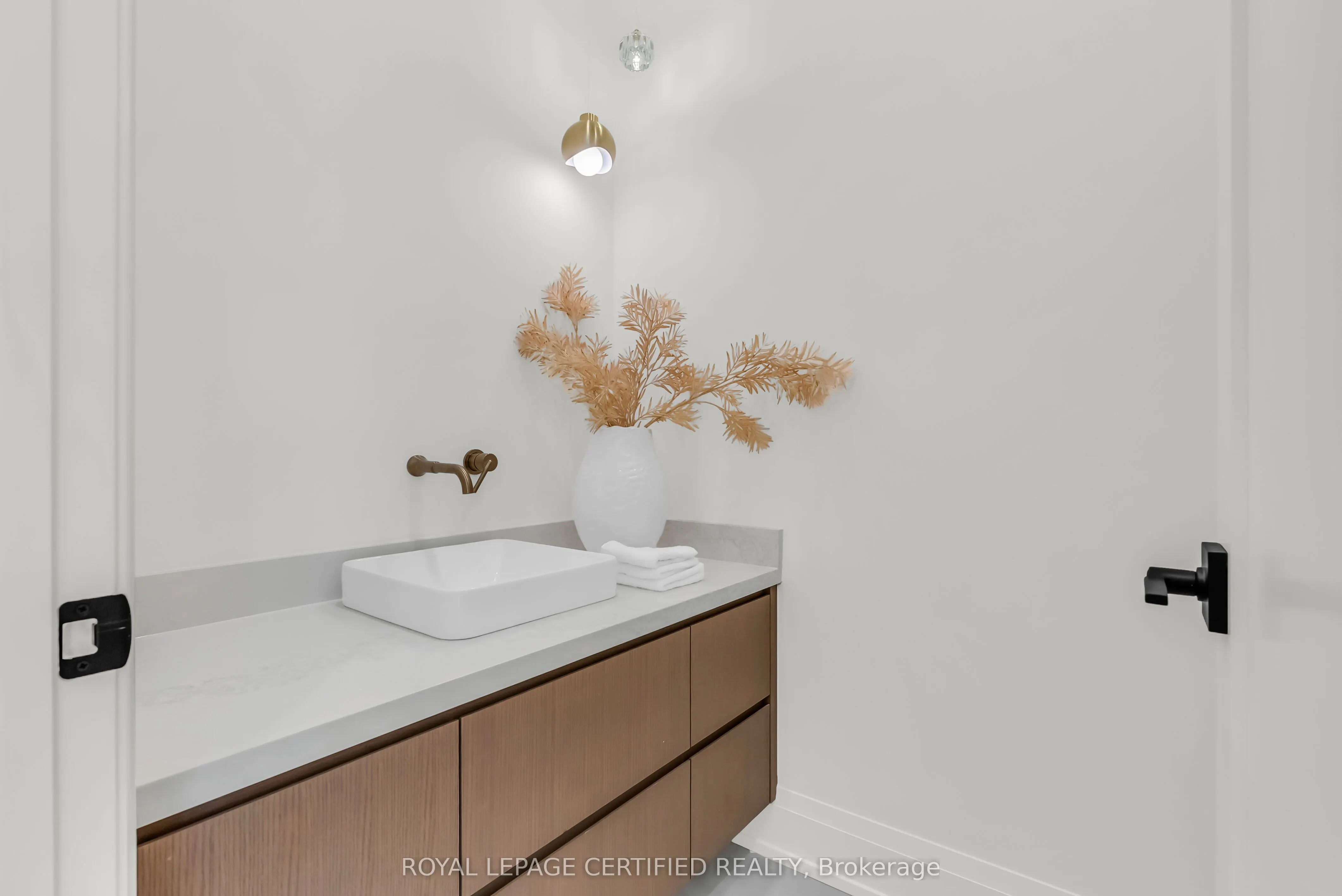 1316 Mineola Gardens