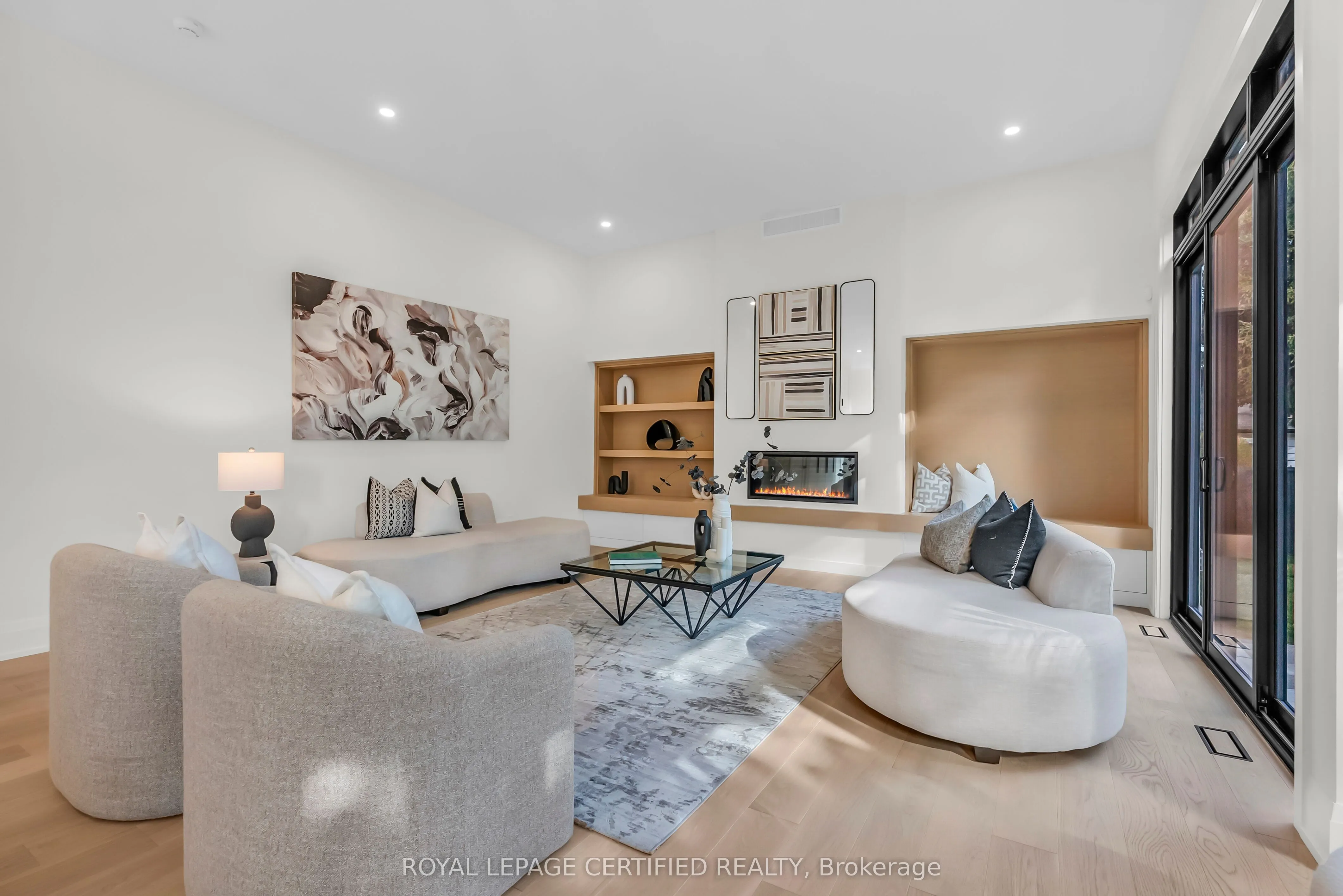 1316 Mineola Gardens