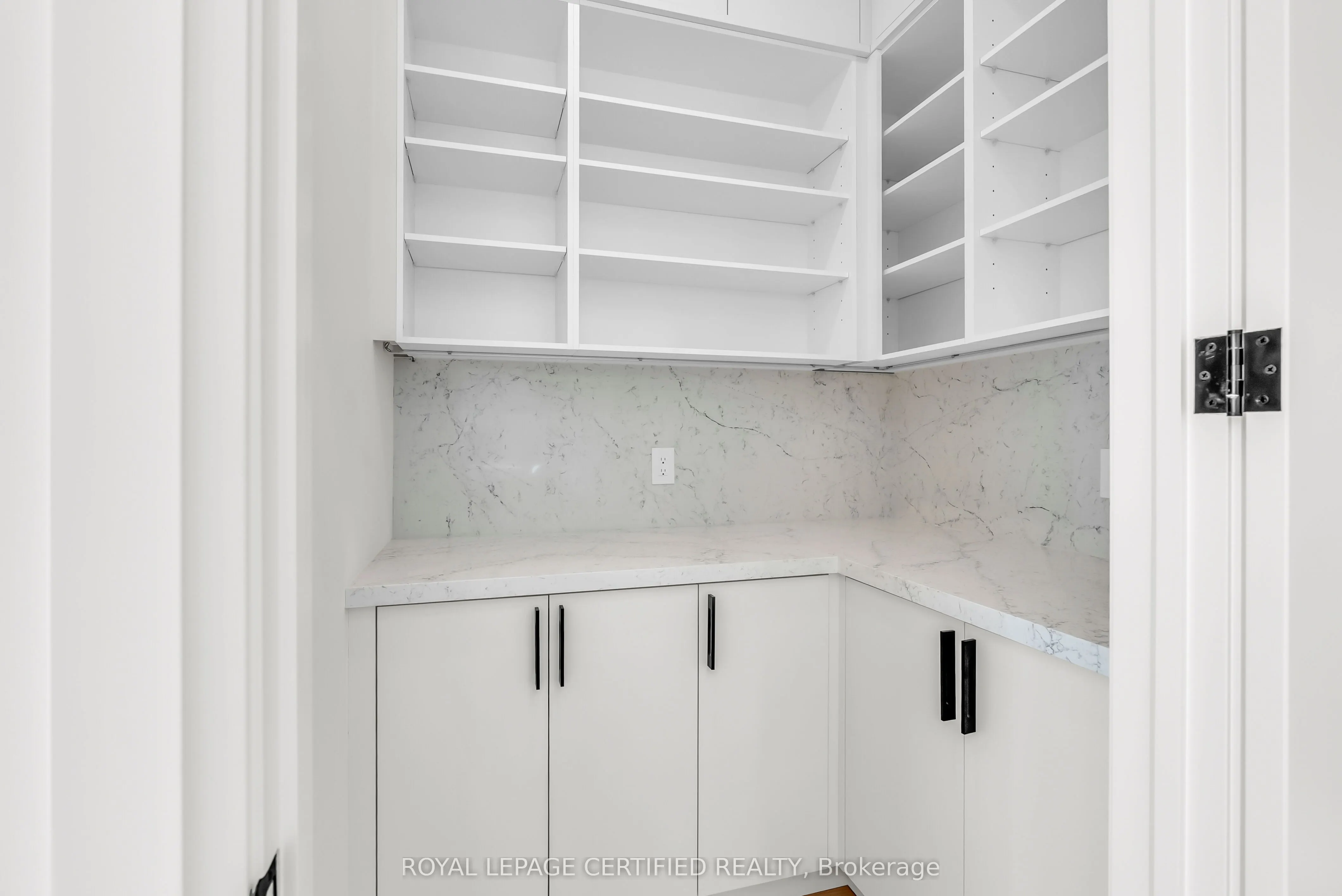 1316 Mineola Gardens