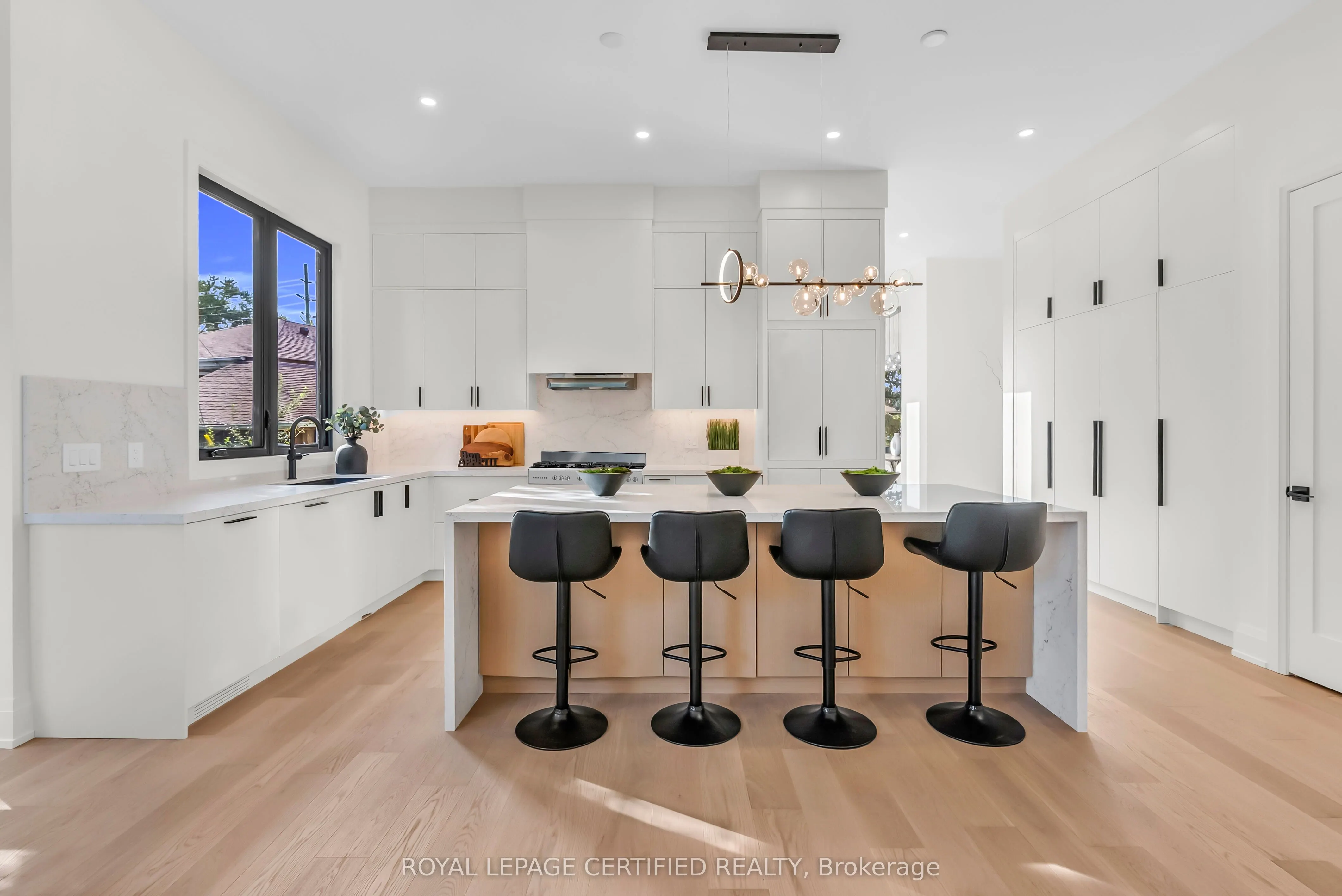 1316 Mineola Gardens