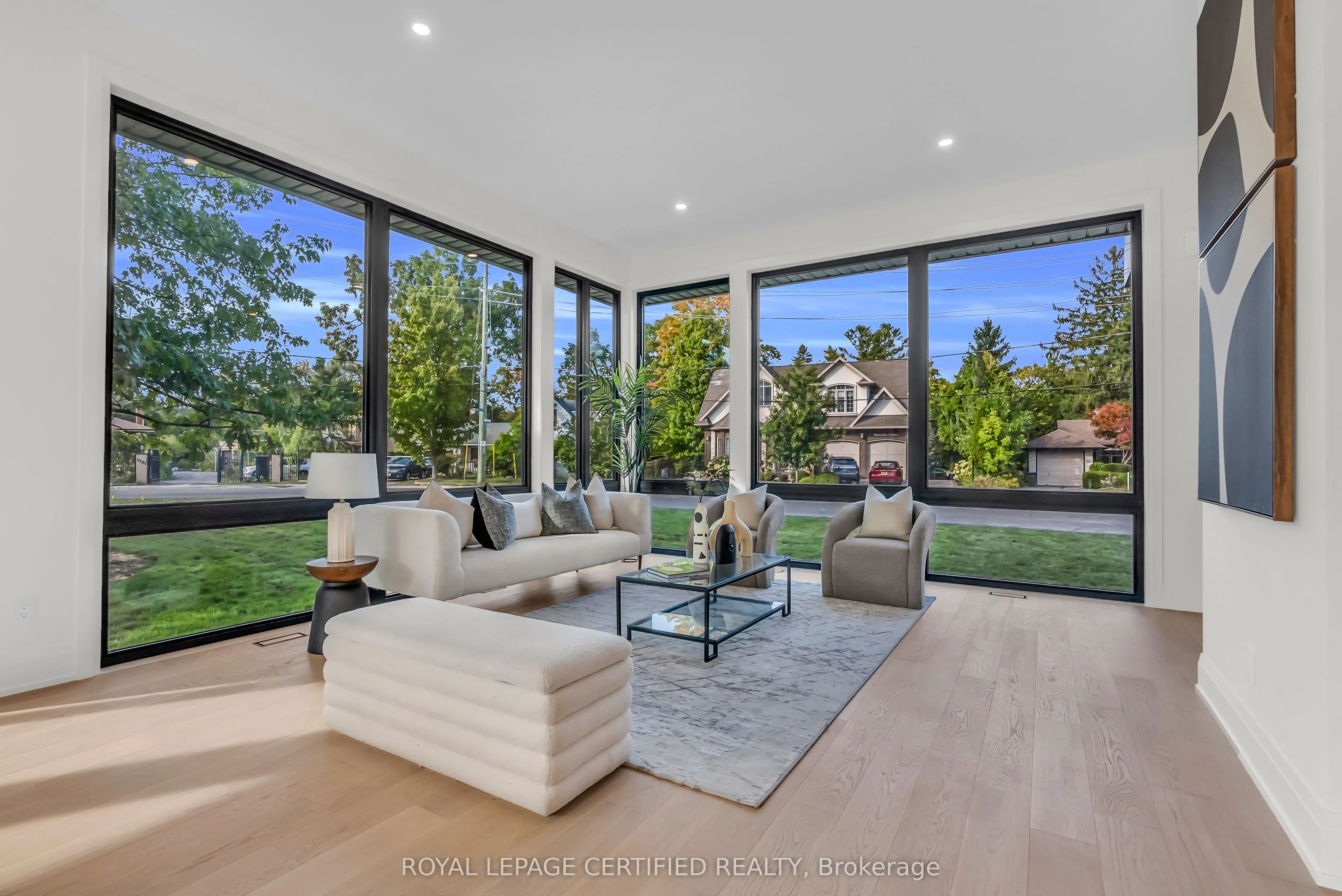 1316 Mineola Gardens