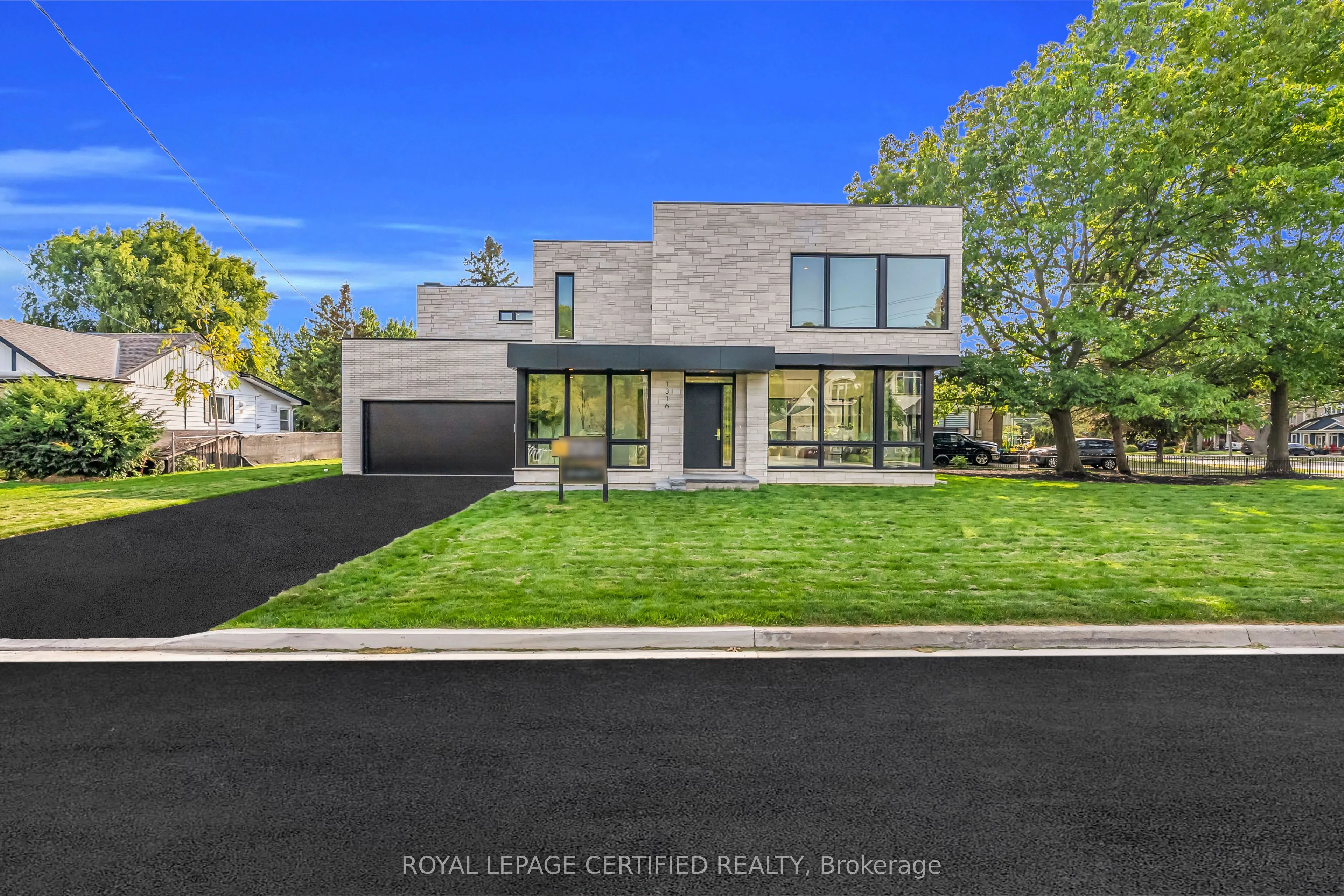 1316 Mineola Gardens