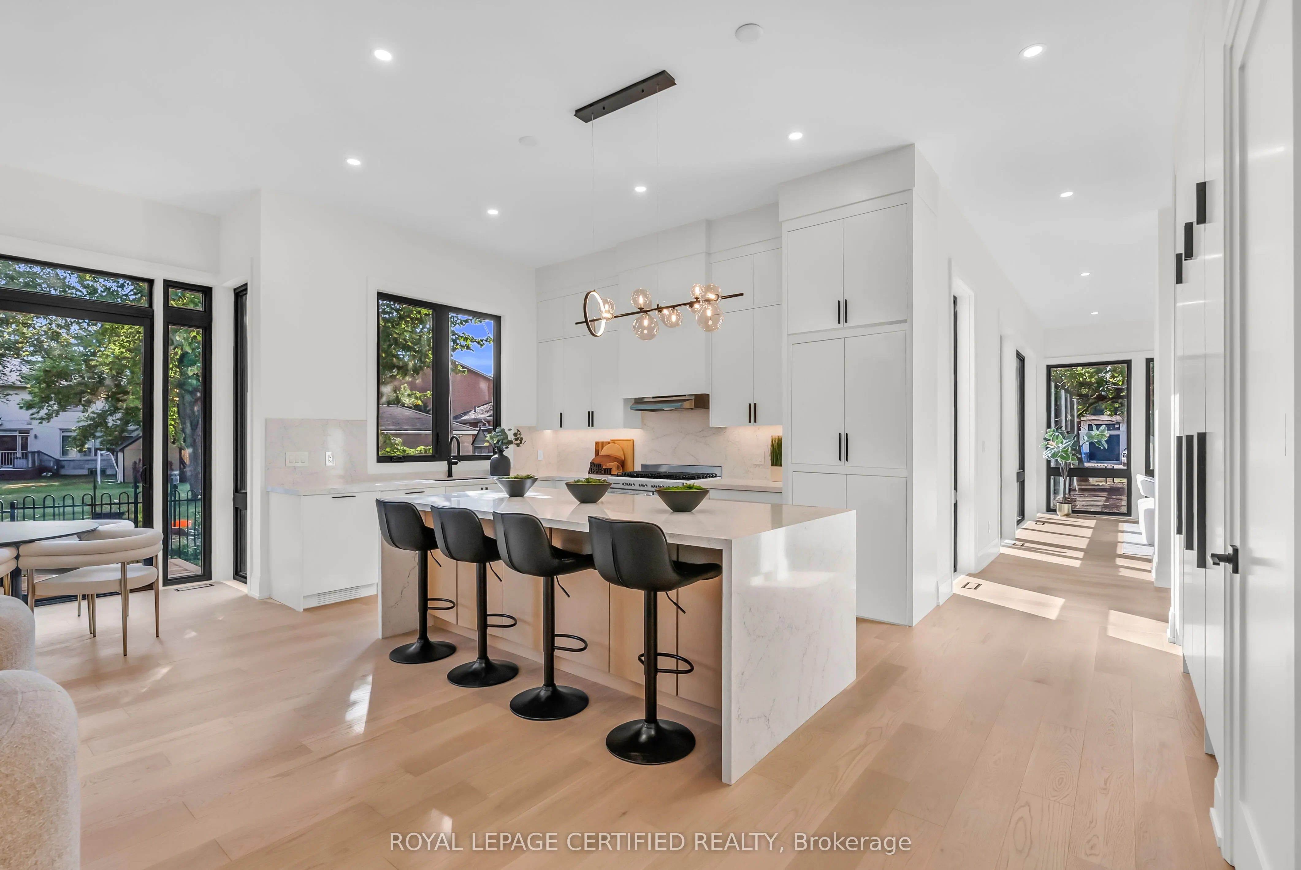 1316 Mineola Gardens