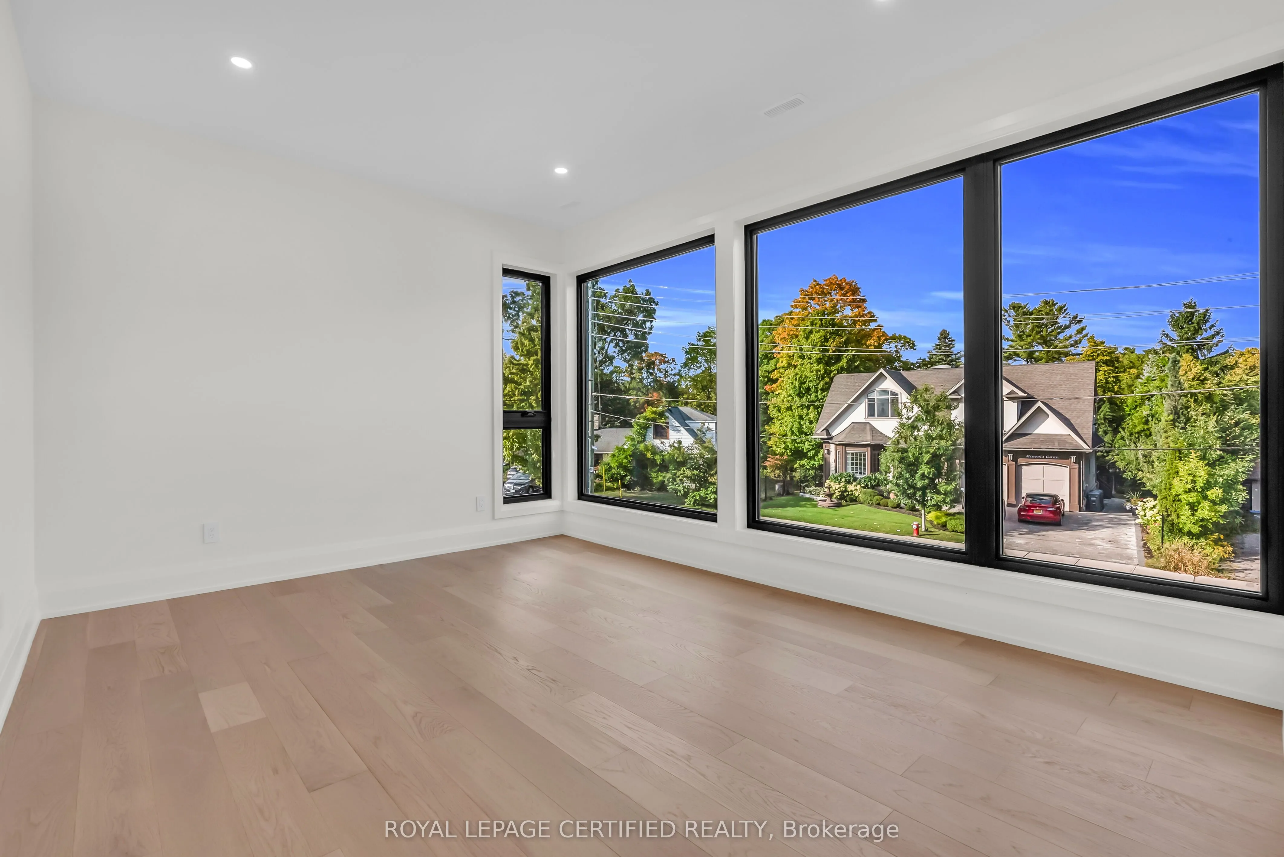 1316 Mineola Gardens