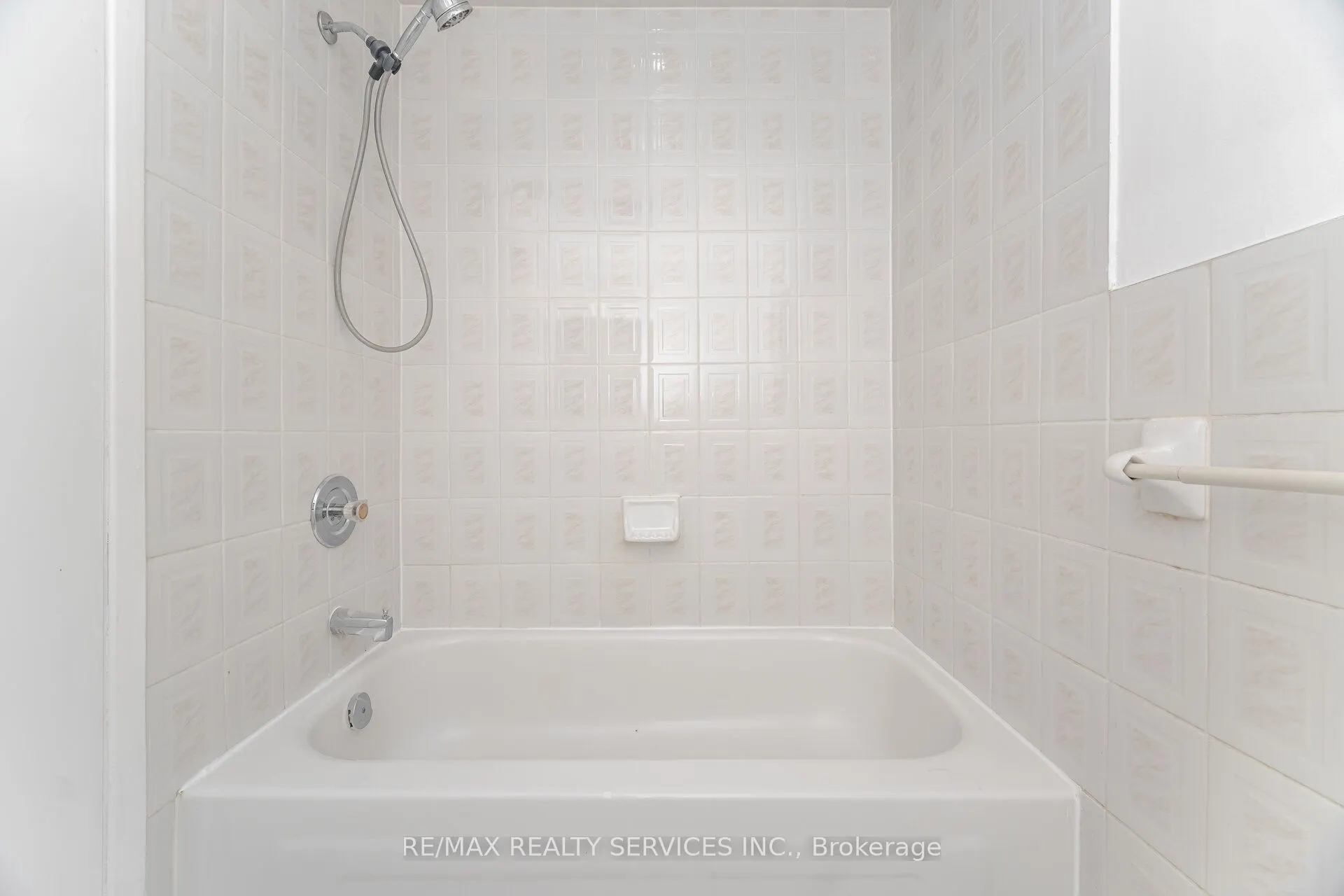 20 Greenhills Square