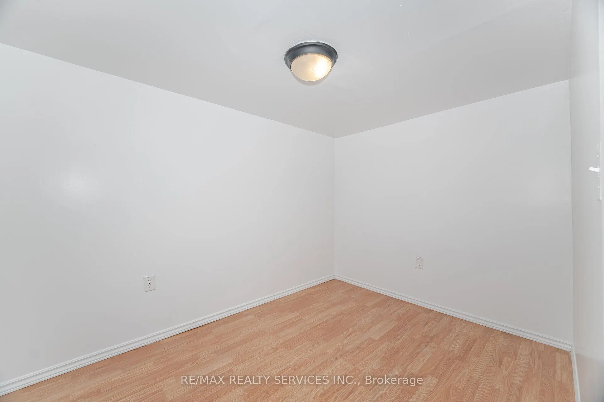 20 Greenhills Square