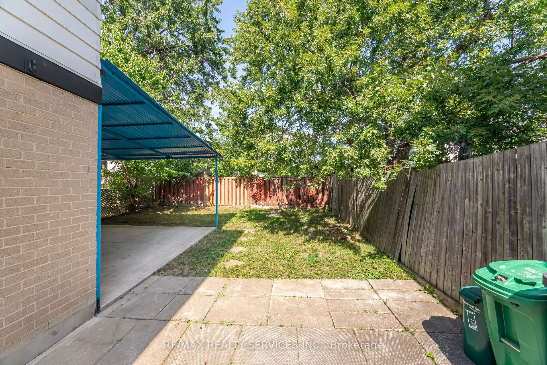 20 Greenhills Square