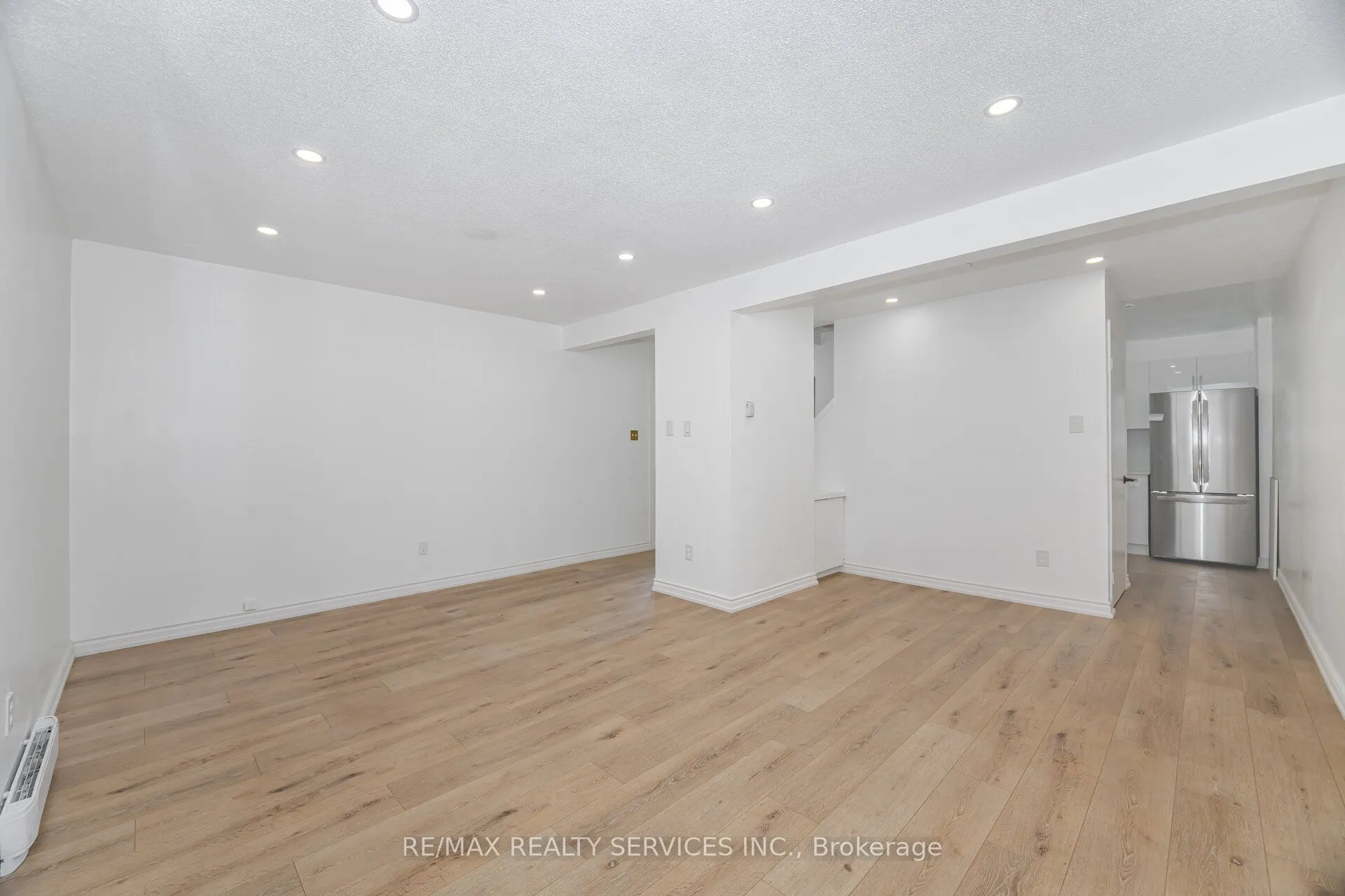 20 Greenhills Square