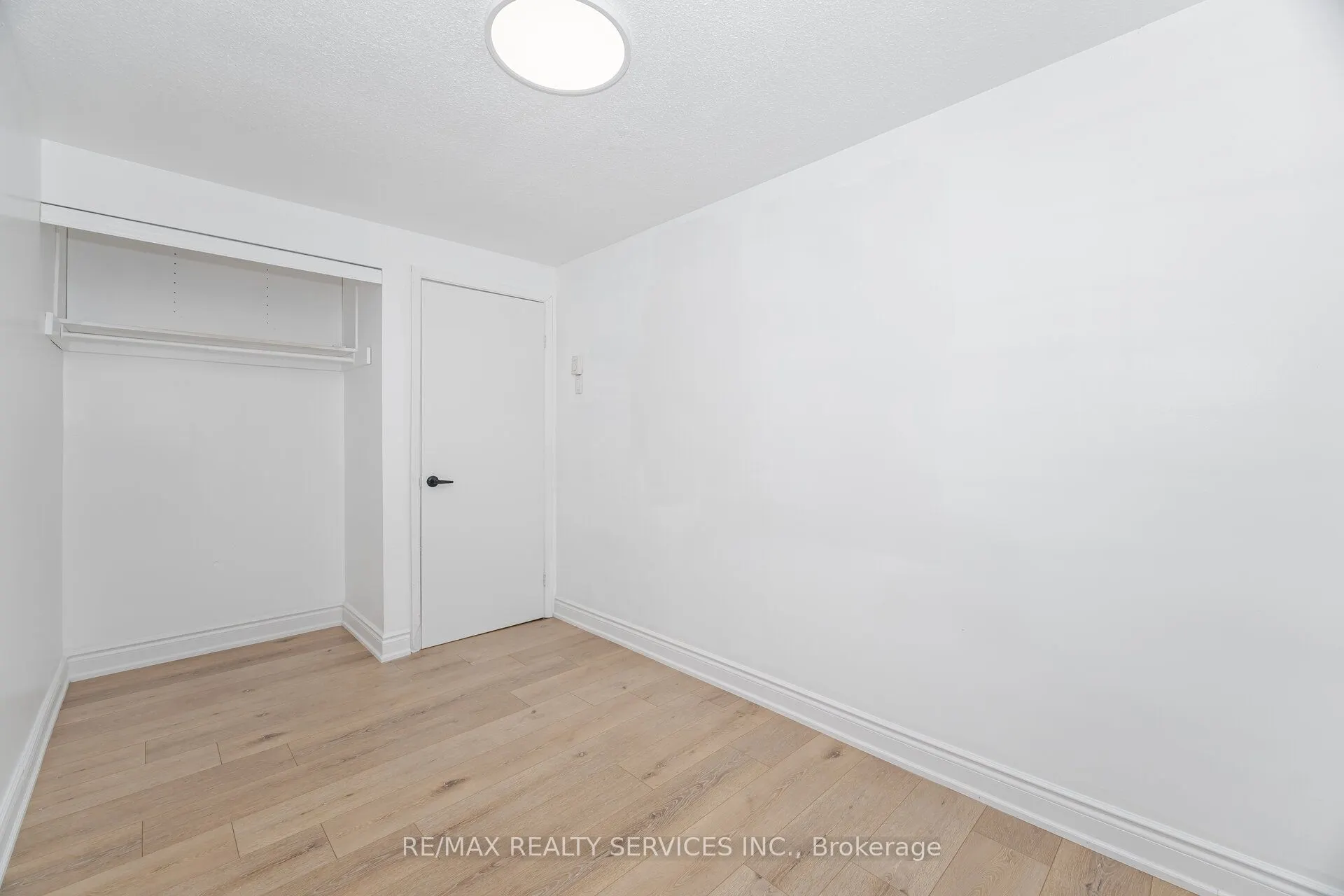 20 Greenhills Square