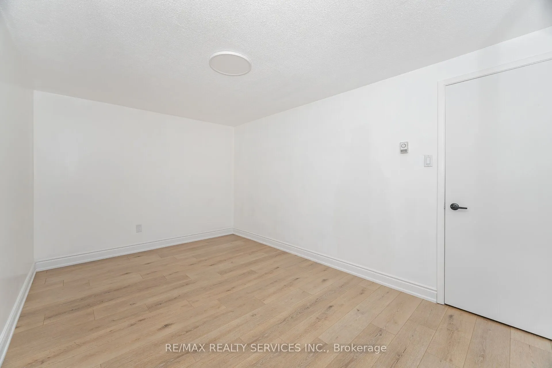 20 Greenhills Square