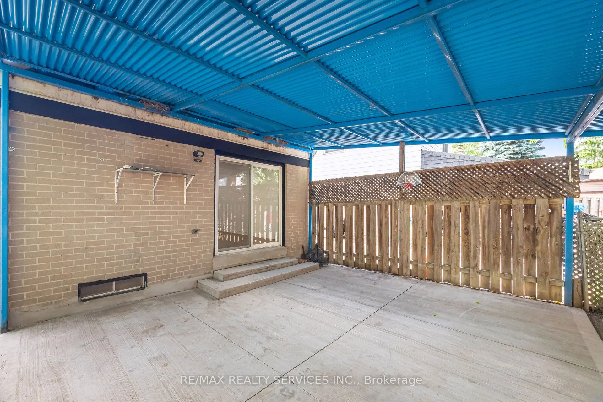 20 Greenhills Square