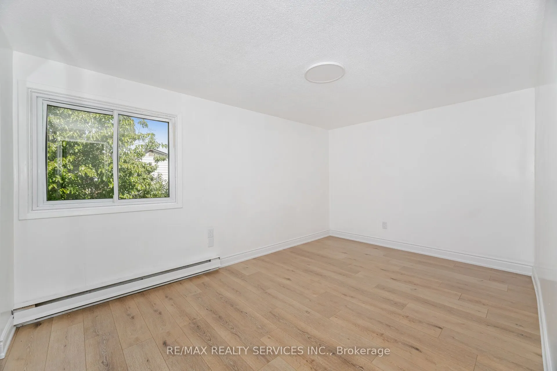 20 Greenhills Square