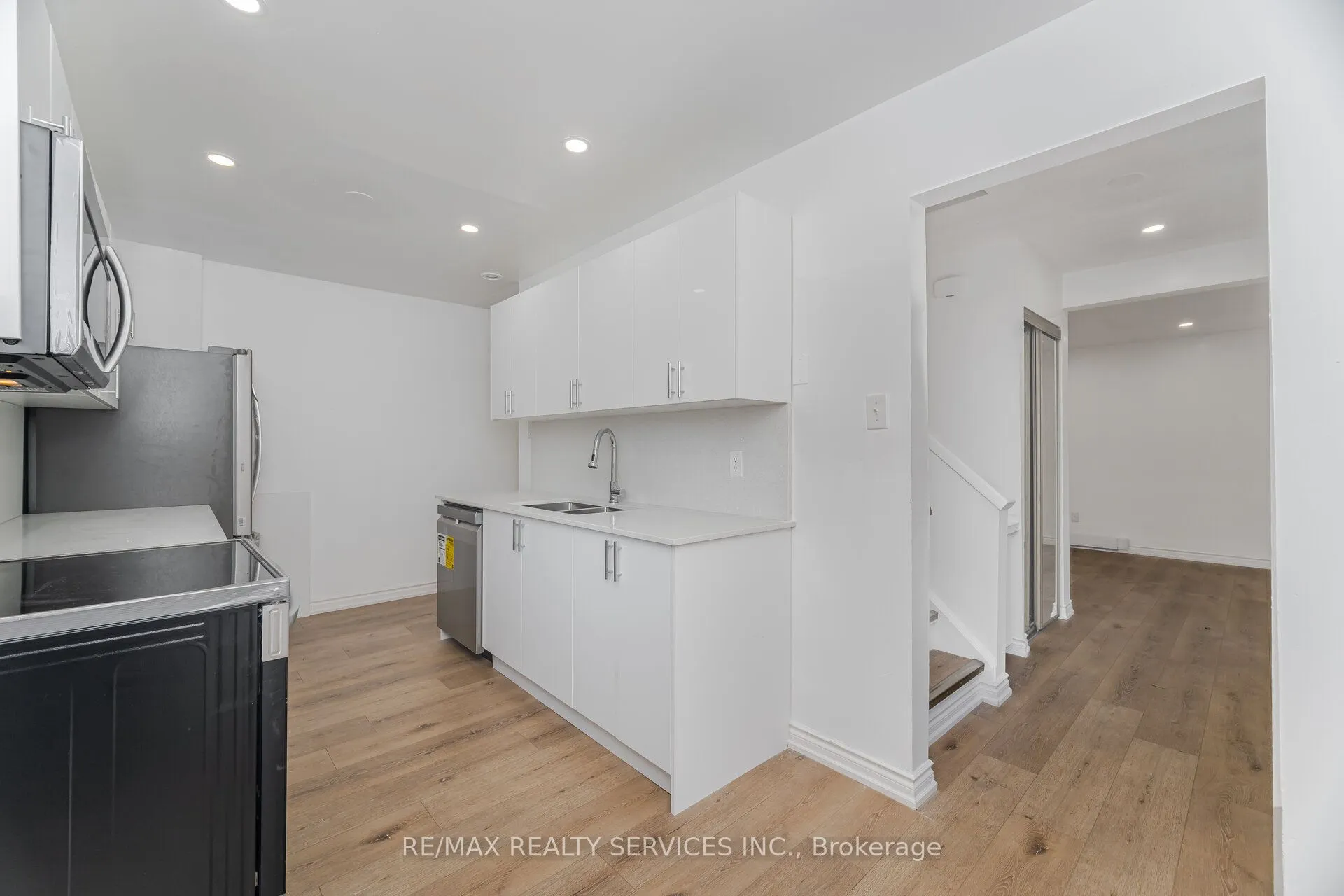 20 Greenhills Square