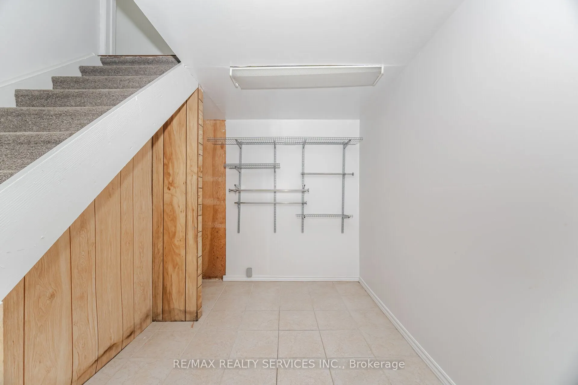 20 Greenhills Square