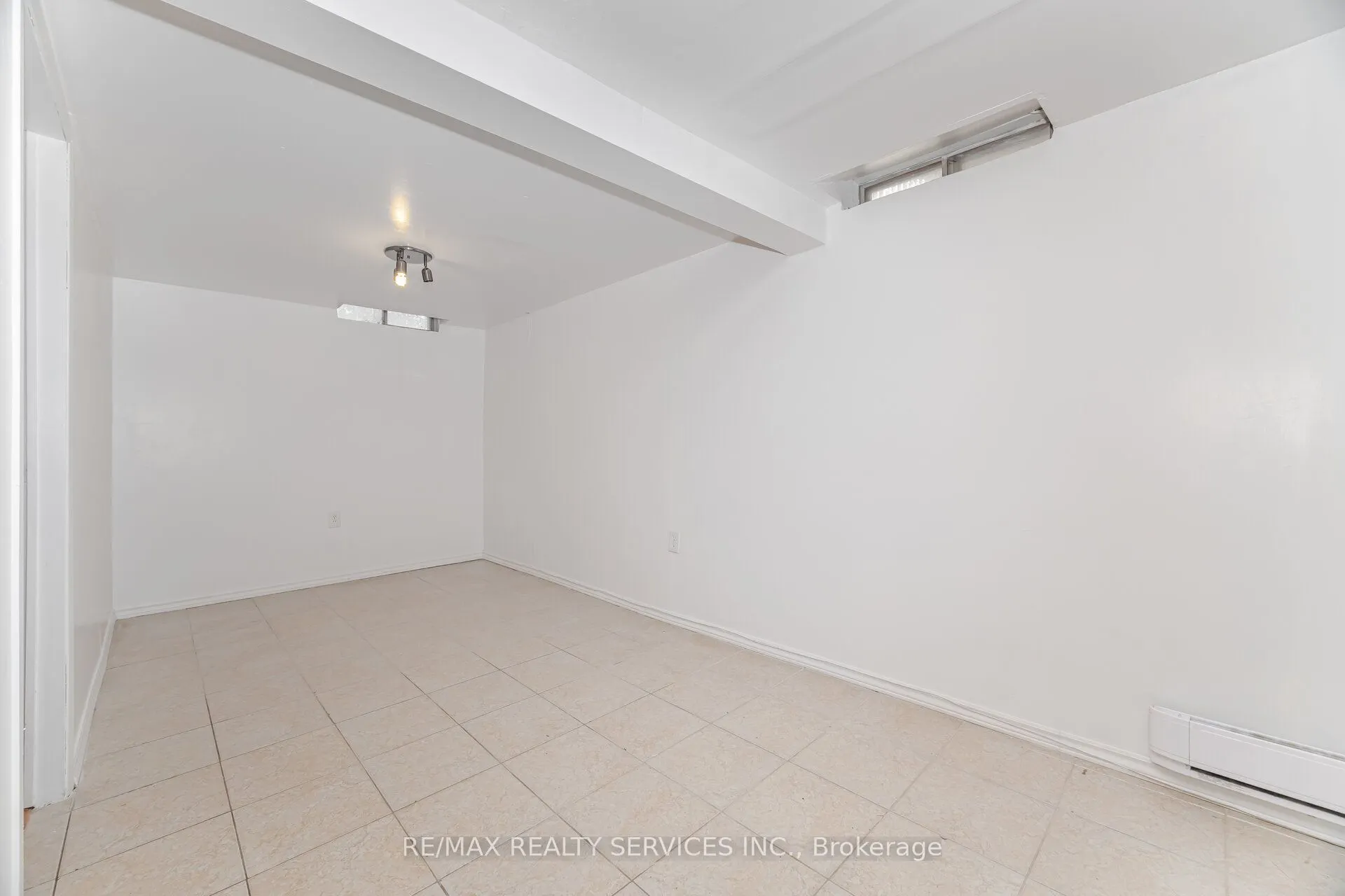 20 Greenhills Square