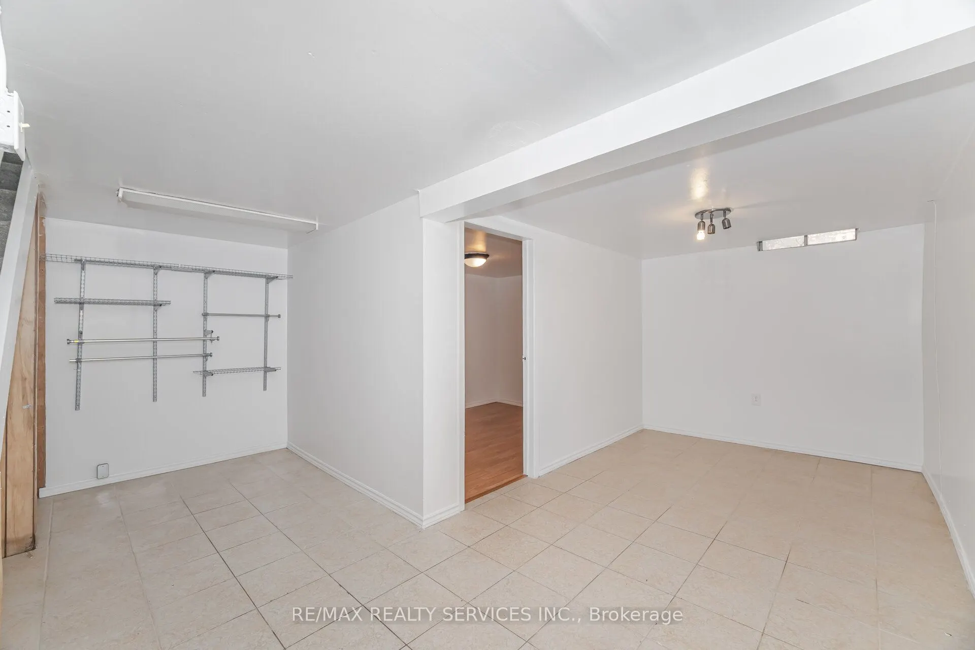 20 Greenhills Square