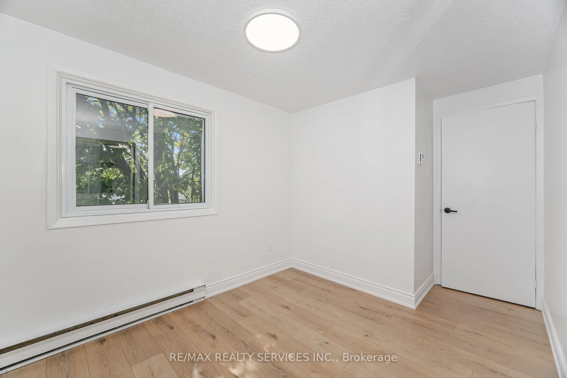 20 Greenhills Square