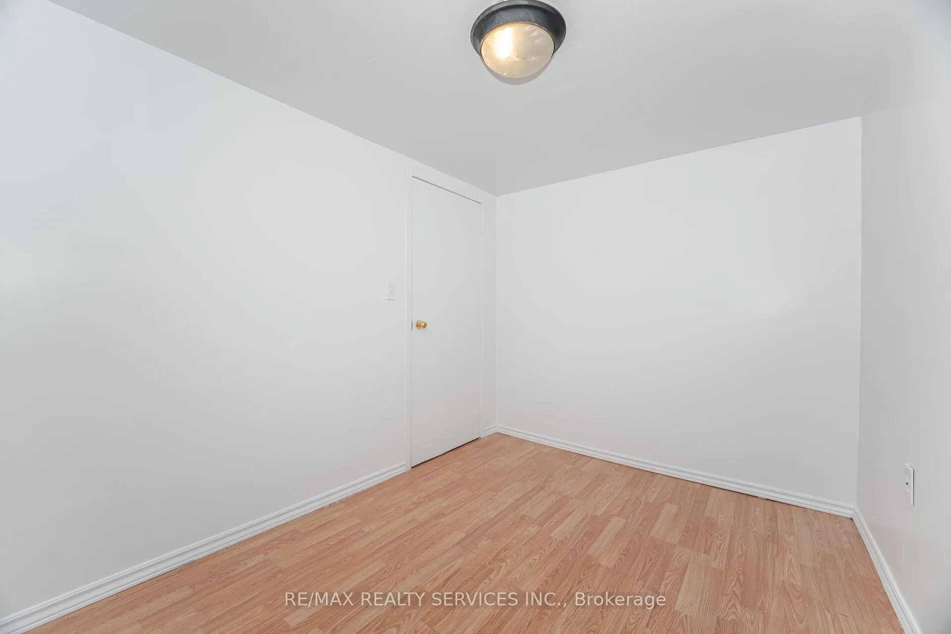 20 Greenhills Square