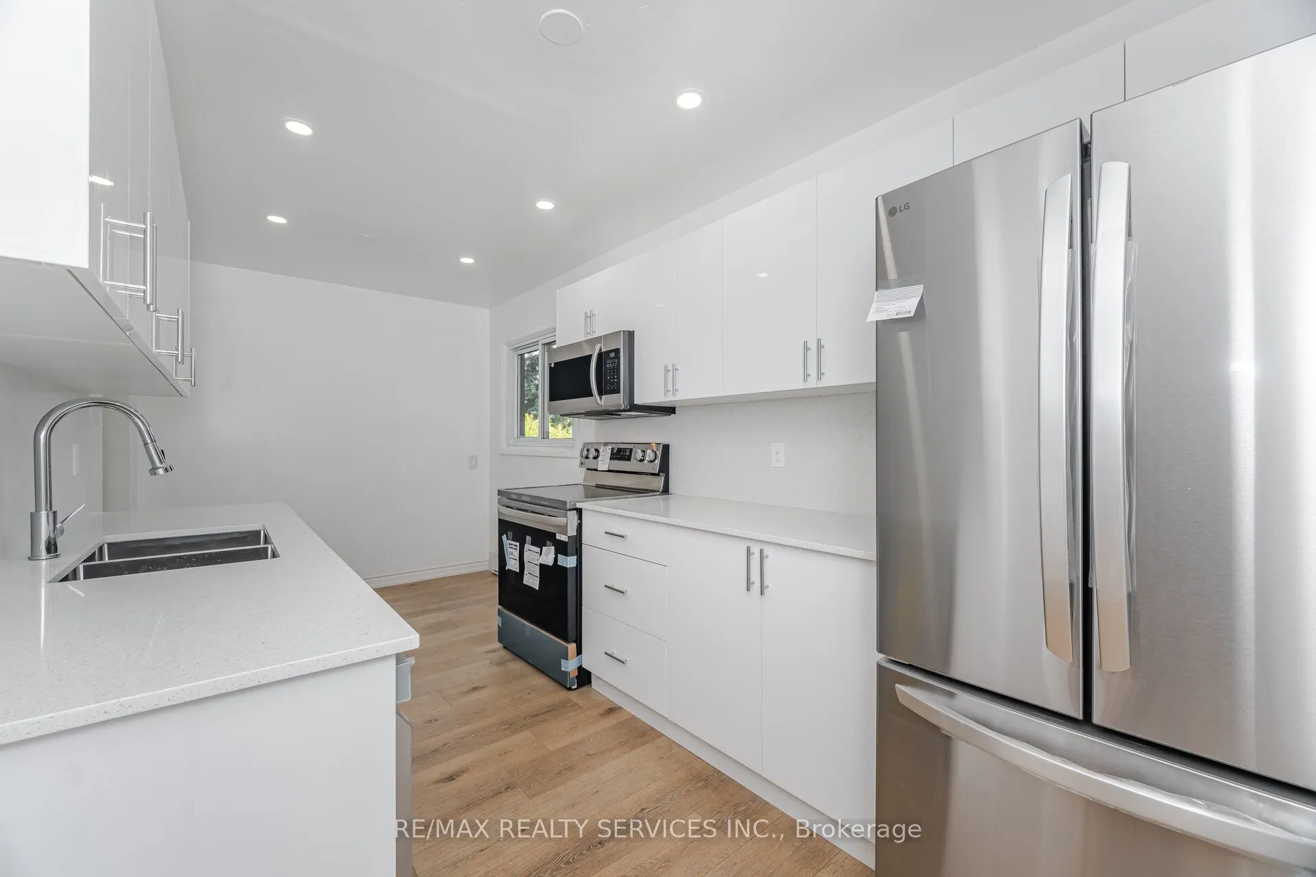 20 Greenhills Square