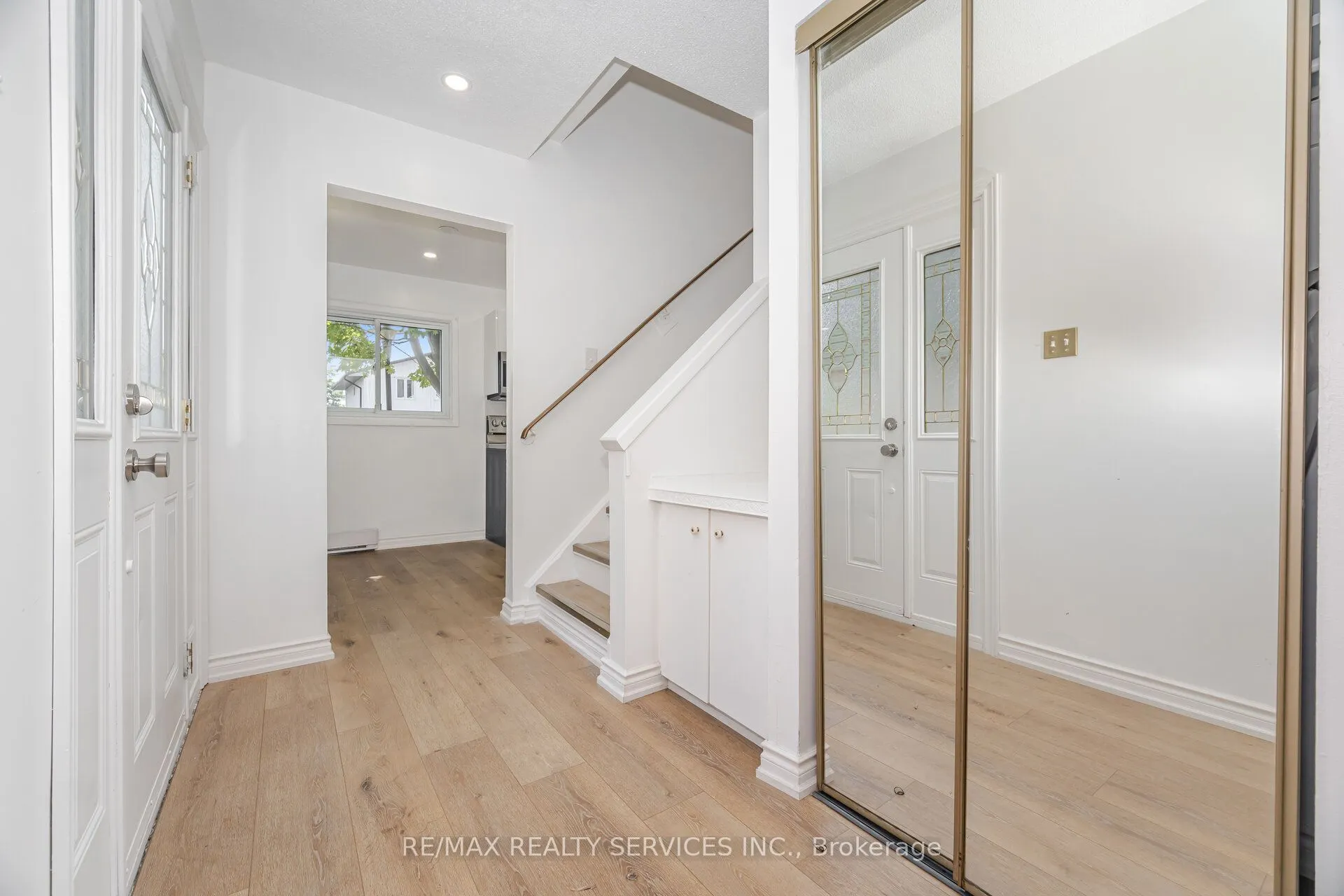 20 Greenhills Square