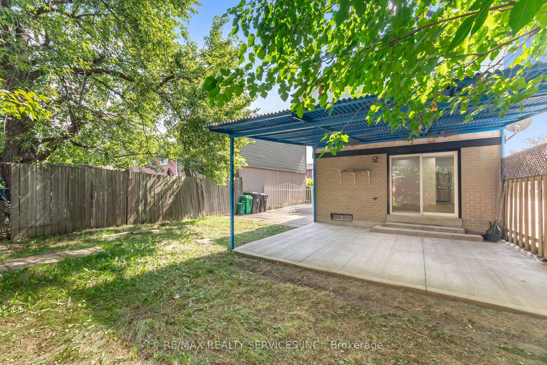 20 Greenhills Square