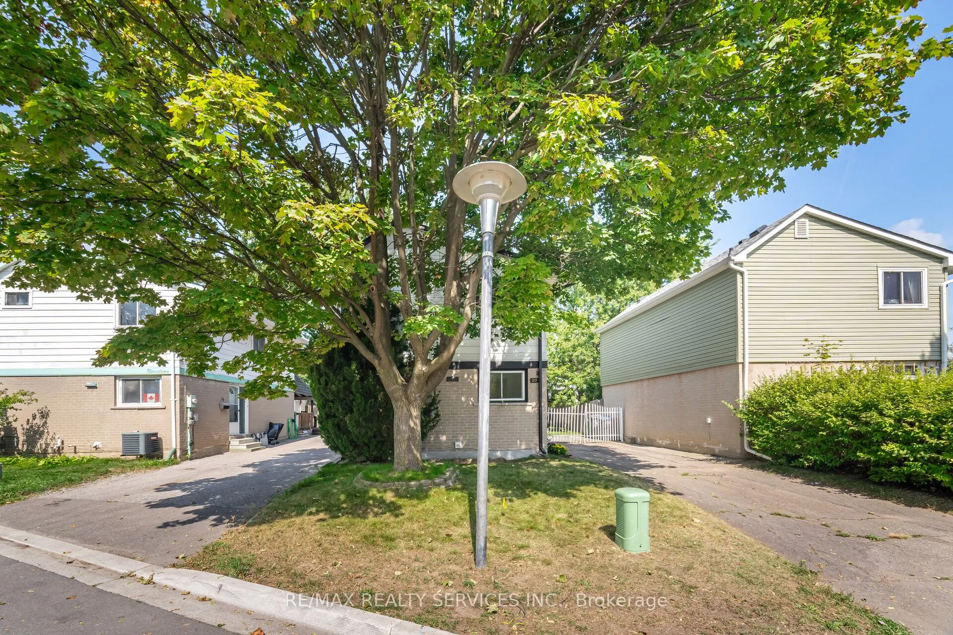 20 Greenhills Square