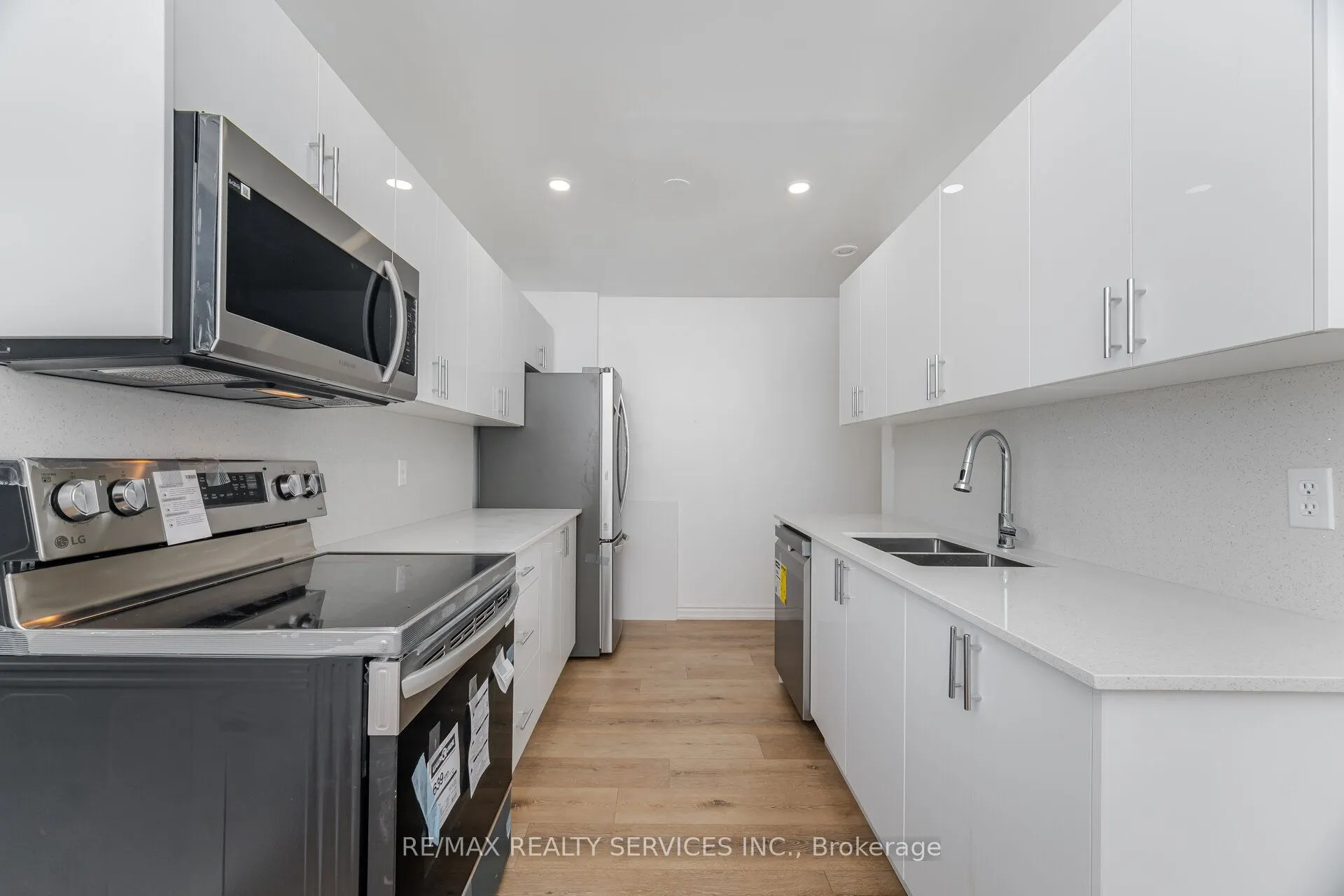 20 Greenhills Square