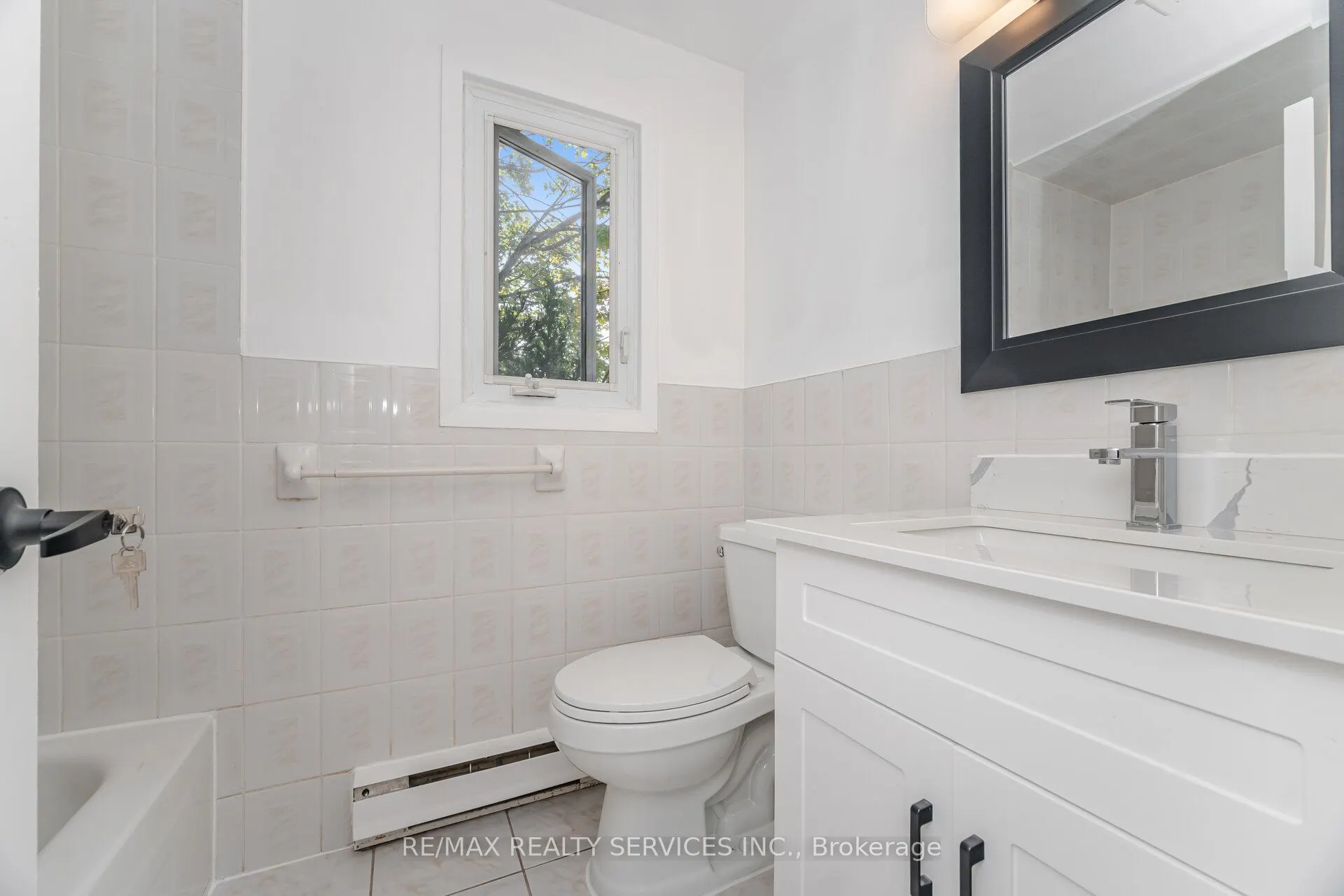 20 Greenhills Square