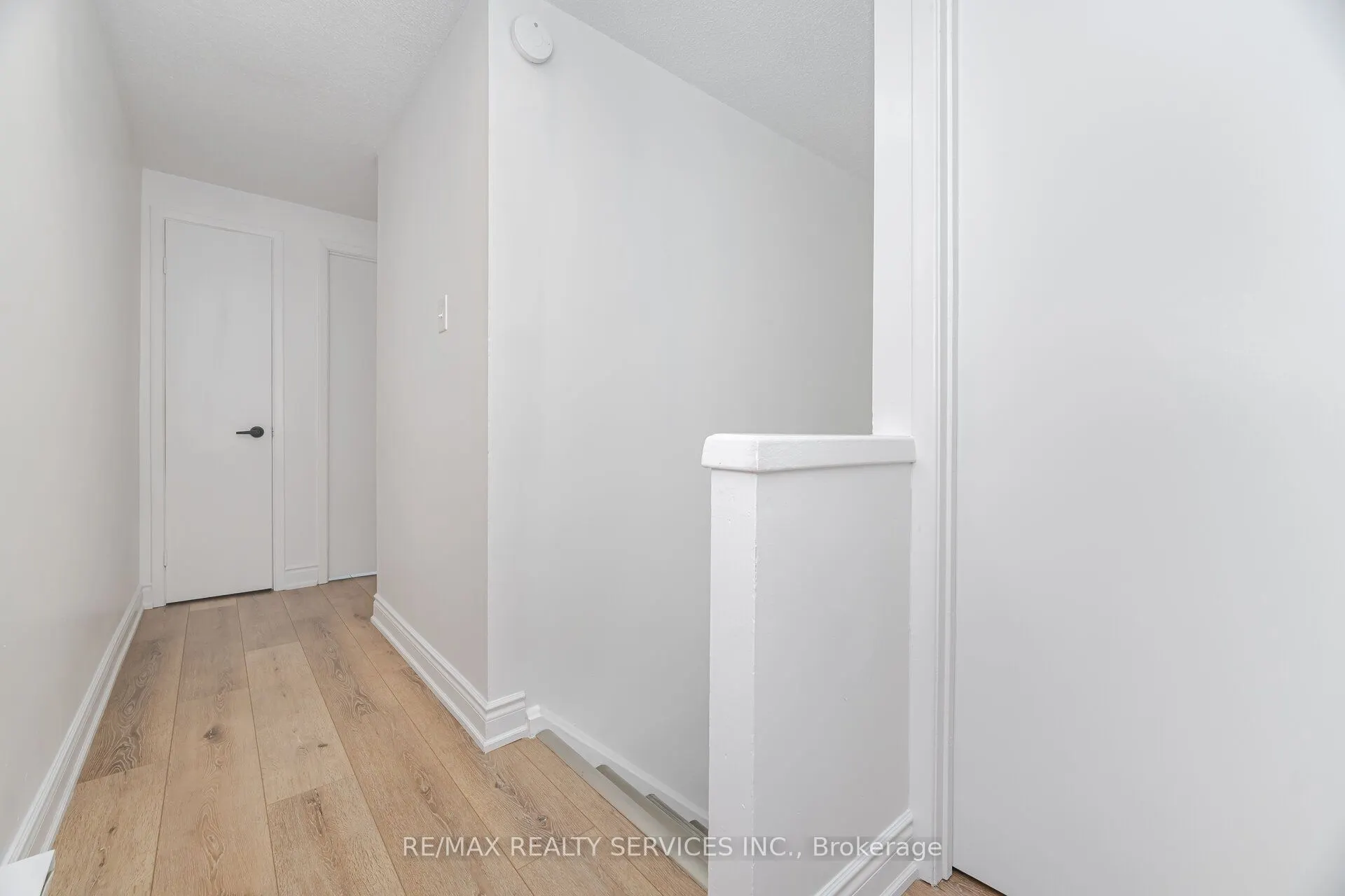 20 Greenhills Square