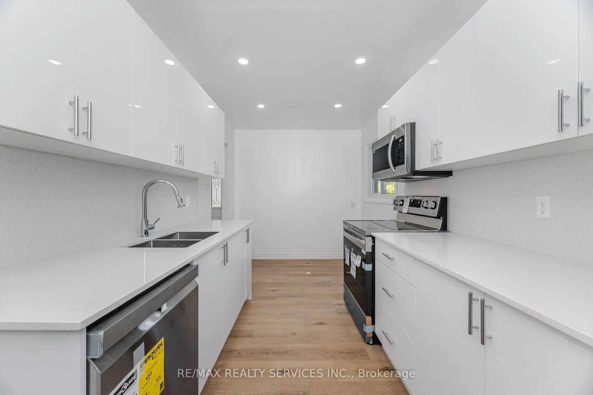 20 Greenhills Square