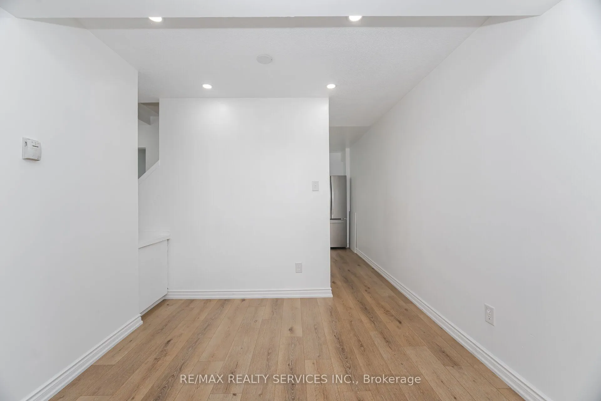 20 Greenhills Square