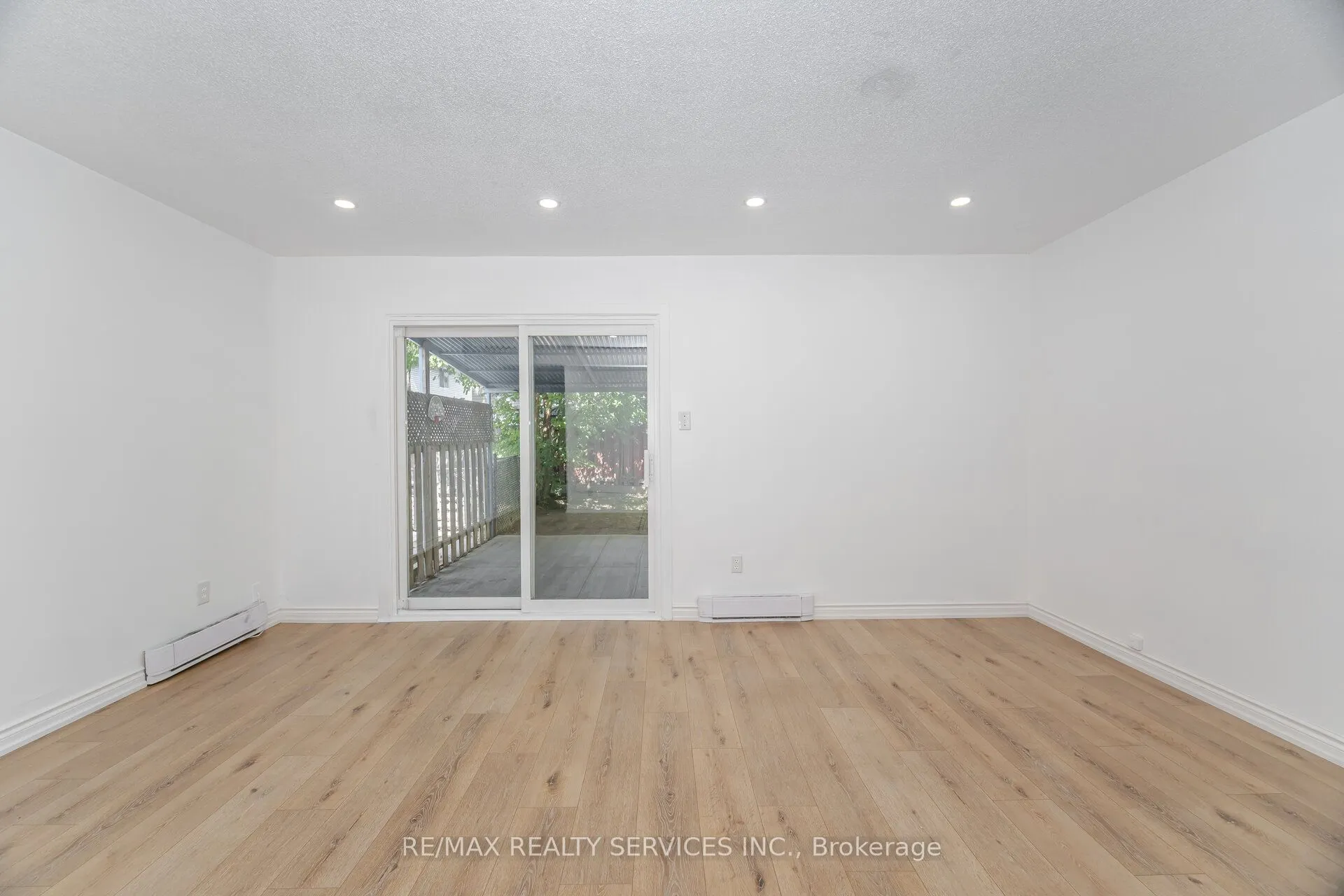 20 Greenhills Square